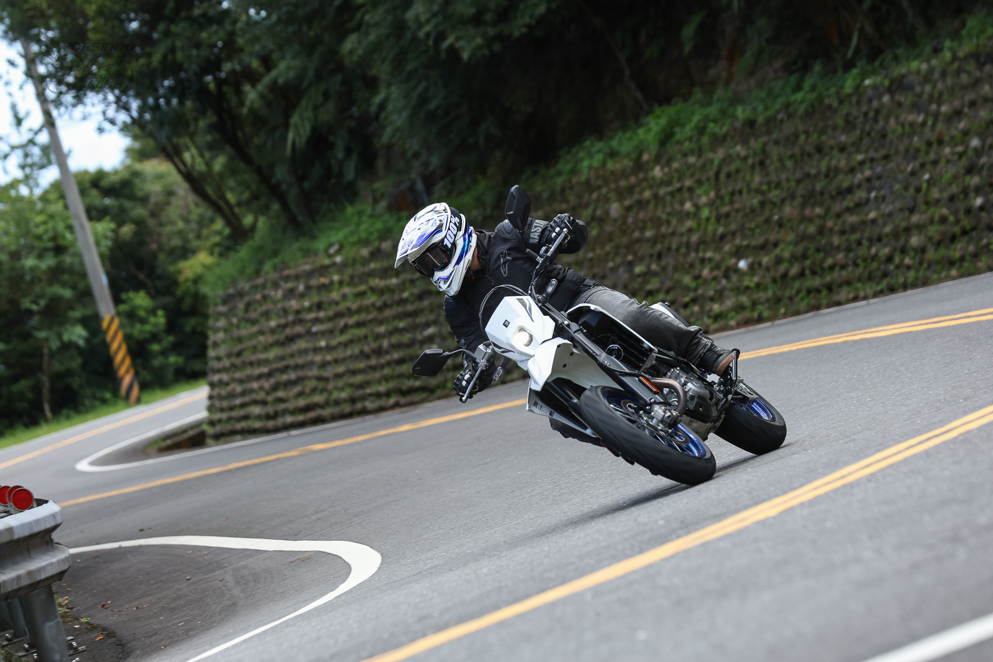 經典回歸！SUZUKI DR-Z4SM 為樂趣而生的高端黃牌滑胎車！1787|小老婆汽機車資訊網