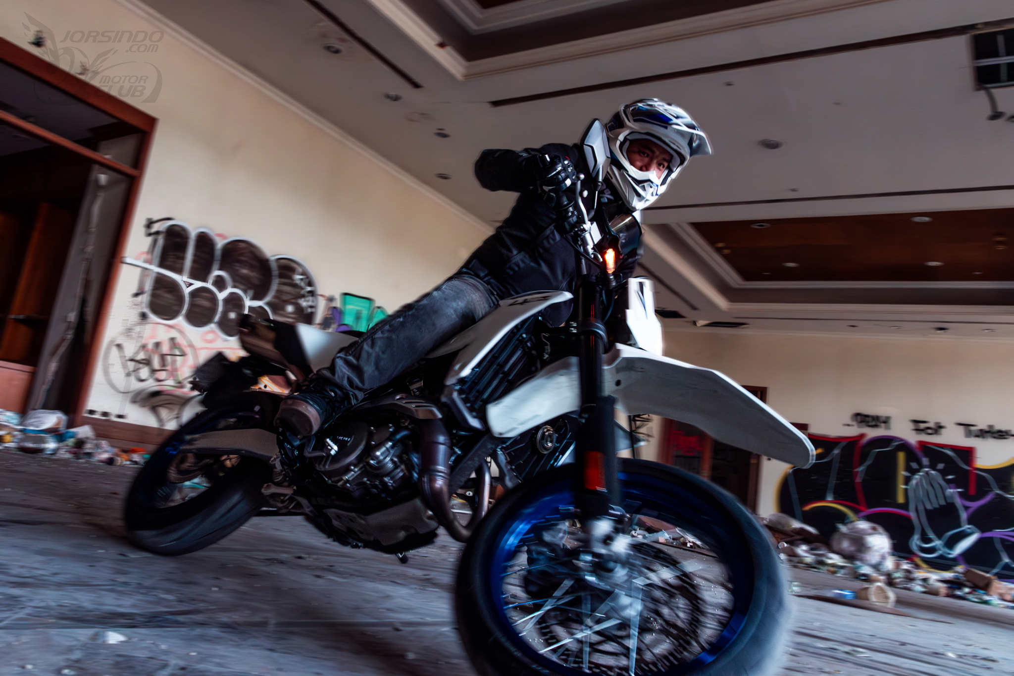 經典回歸！SUZUKI DR-Z4SM 為樂趣而生的高端黃牌滑胎車！5063|小老婆汽機車資訊網