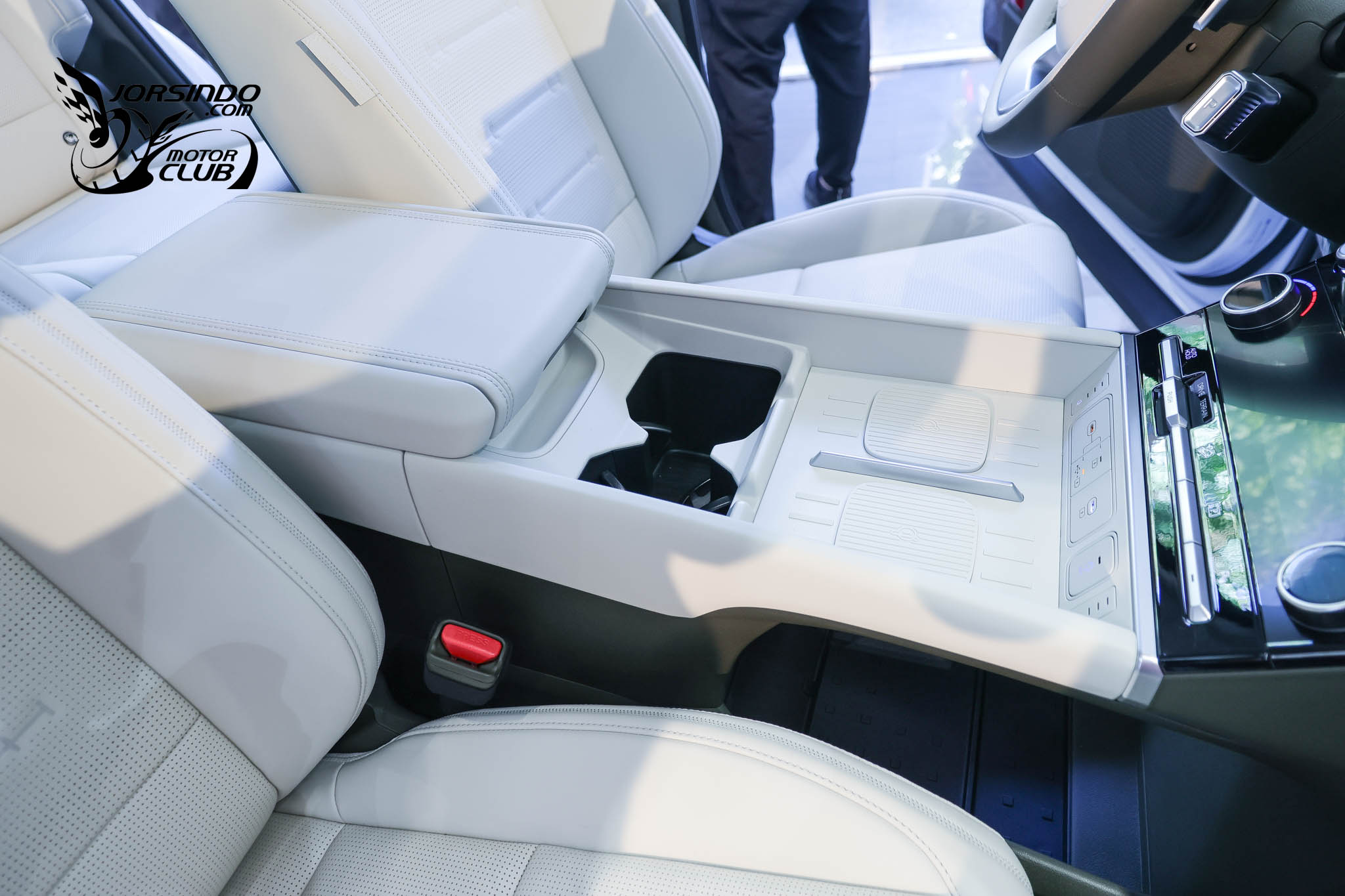 奢華油電七座、212.9萬！Hyundai Santa Fe Calligraphy國內上市2992|小老婆汽機車資訊網