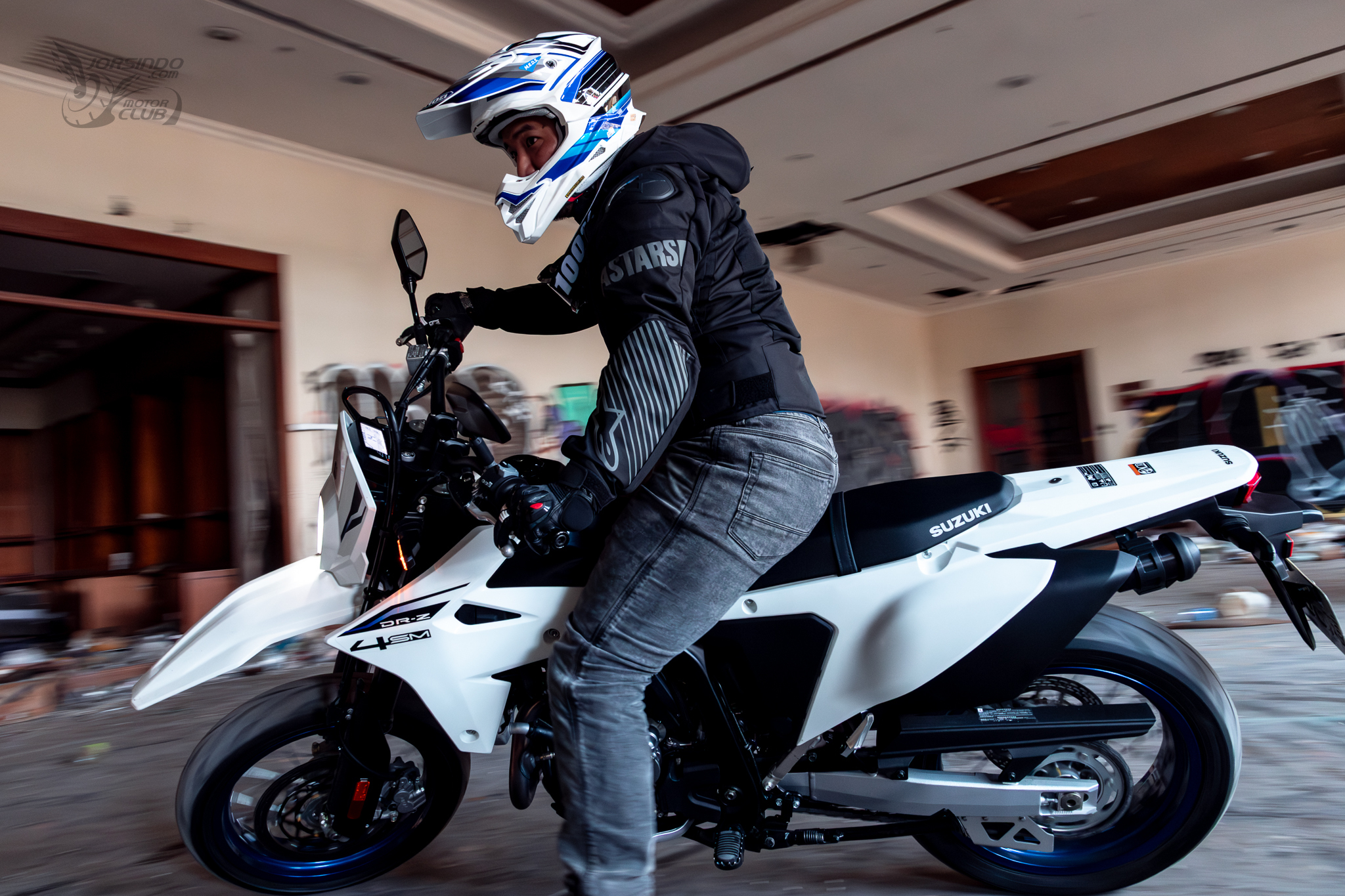 經典回歸！SUZUKI DR-Z4SM 為樂趣而生的高端黃牌滑胎車！5879|小老婆汽機車資訊網