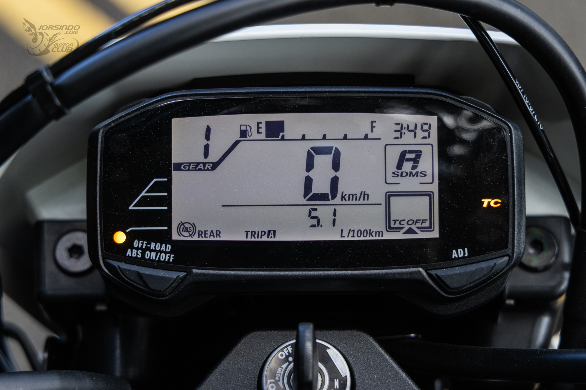 經典回歸！SUZUKI DR-Z4SM 為樂趣而生的高端黃牌滑胎車！442|小老婆汽機車資訊網