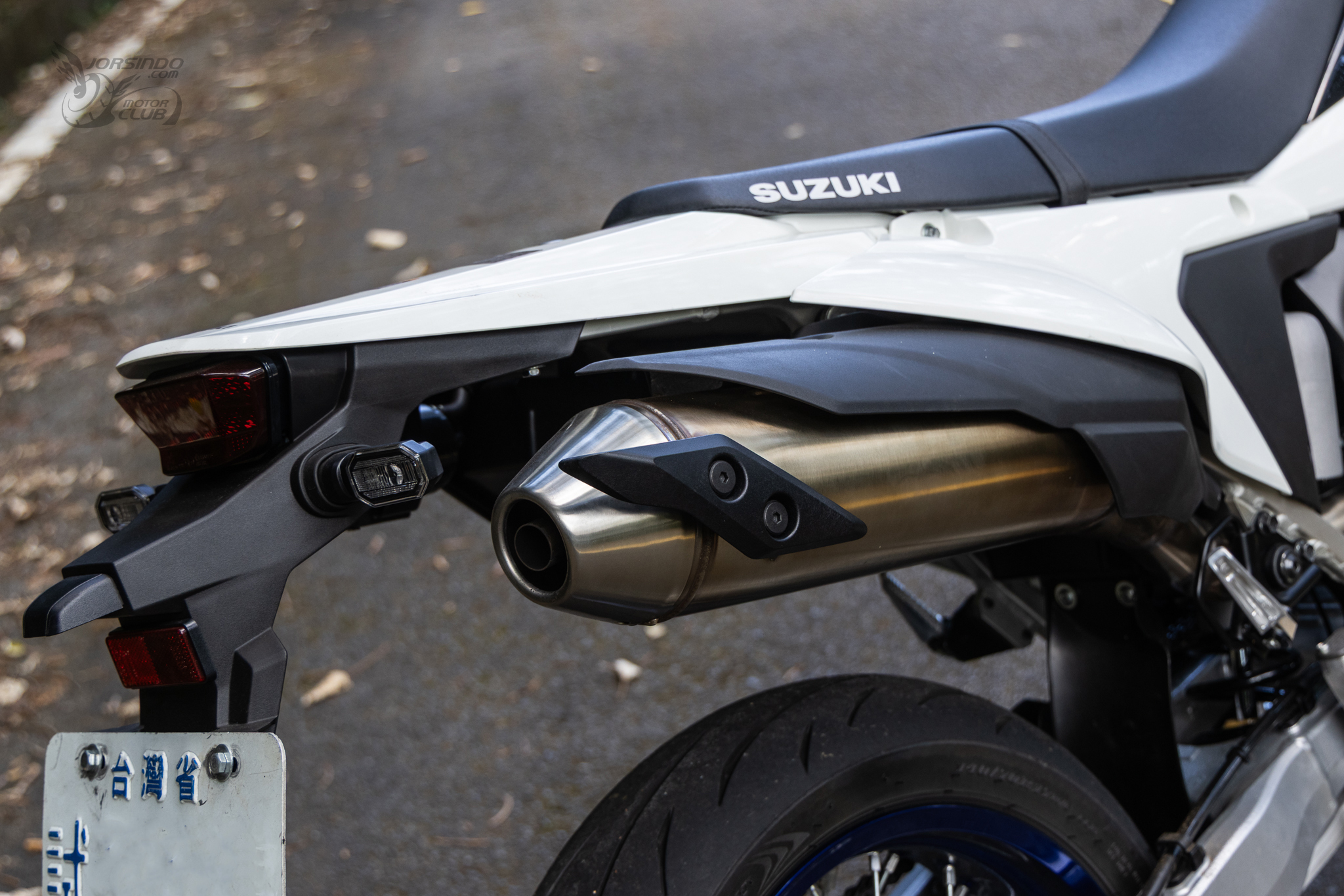 經典回歸！SUZUKI DR-Z4SM 為樂趣而生的高端黃牌滑胎車！2614|小老婆汽機車資訊網