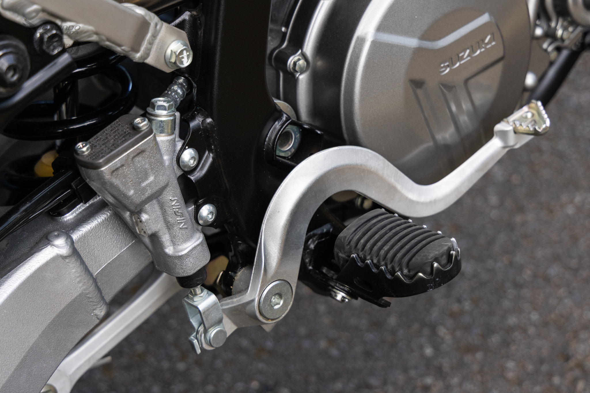 經典回歸！SUZUKI DR-Z4SM 為樂趣而生的高端黃牌滑胎車！8467|小老婆汽機車資訊網
