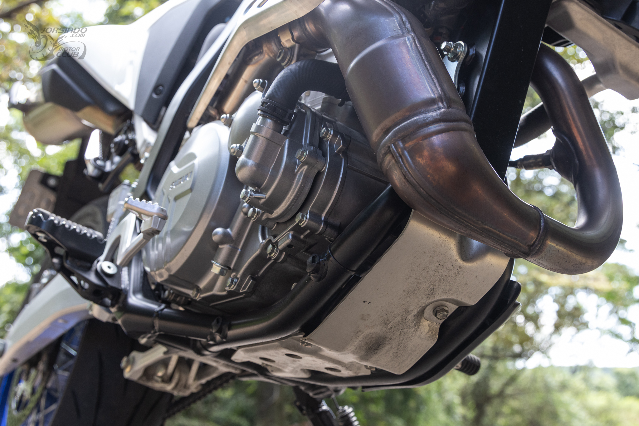 經典回歸！SUZUKI DR-Z4SM 為樂趣而生的高端黃牌滑胎車！4837|小老婆汽機車資訊網