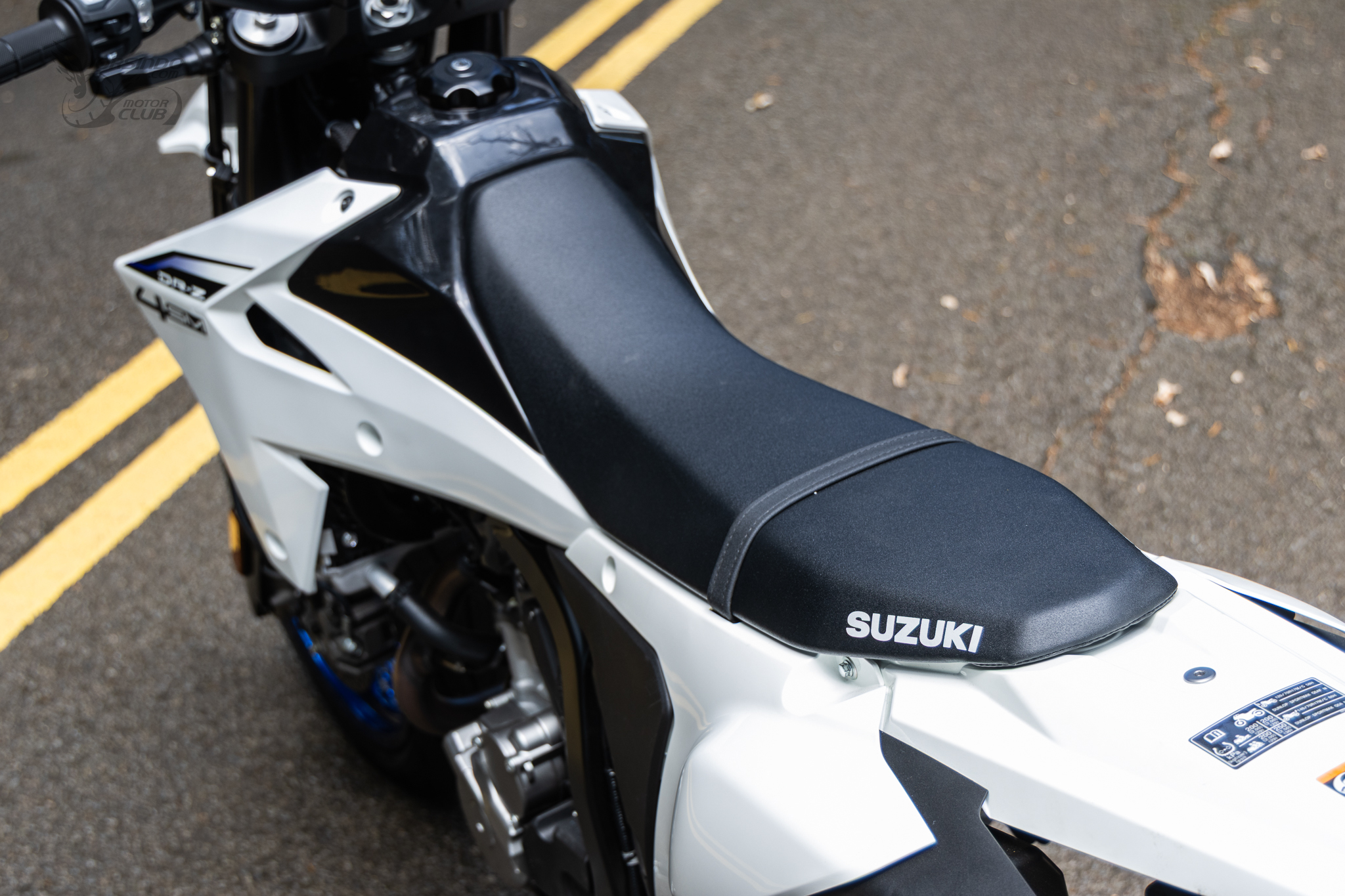 經典回歸！SUZUKI DR-Z4SM 為樂趣而生的高端黃牌滑胎車！4540|小老婆汽機車資訊網