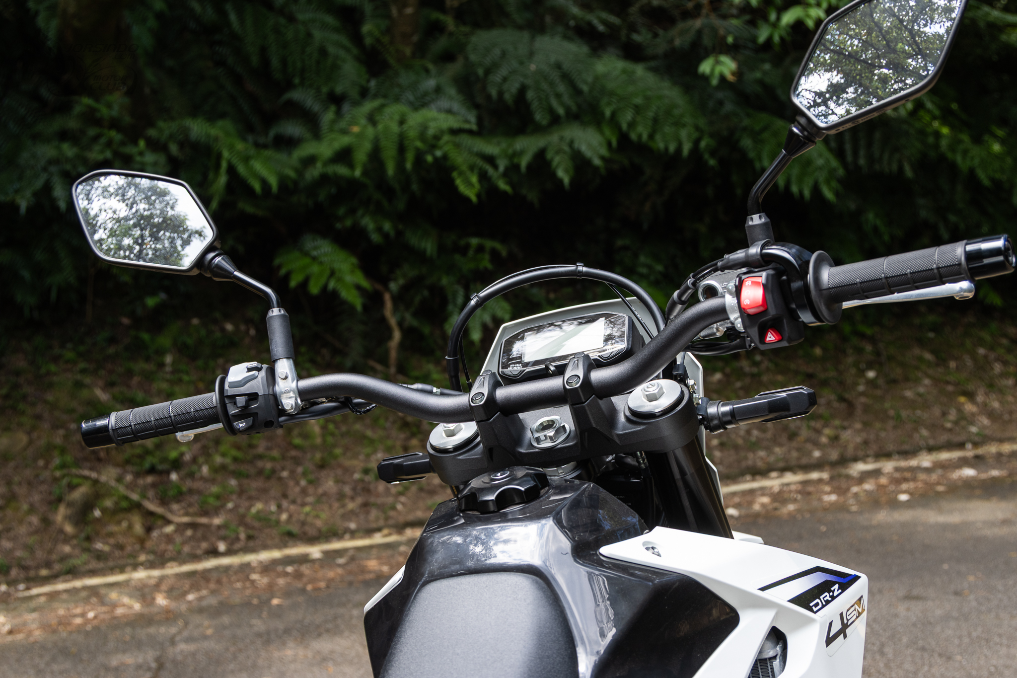經典回歸！SUZUKI DR-Z4SM 為樂趣而生的高端黃牌滑胎車！2748|小老婆汽機車資訊網