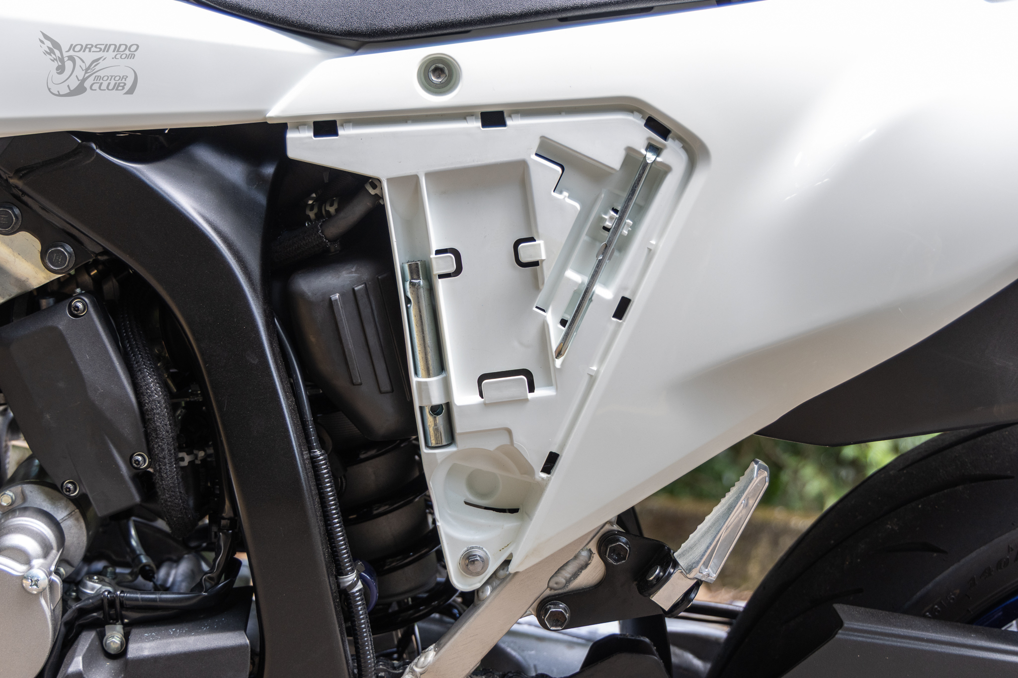 經典回歸！SUZUKI DR-Z4SM 為樂趣而生的高端黃牌滑胎車！209|小老婆汽機車資訊網