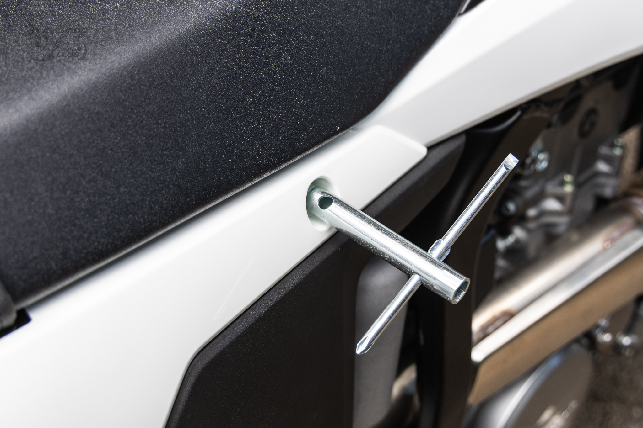 經典回歸！SUZUKI DR-Z4SM 為樂趣而生的高端黃牌滑胎車！3519|小老婆汽機車資訊網