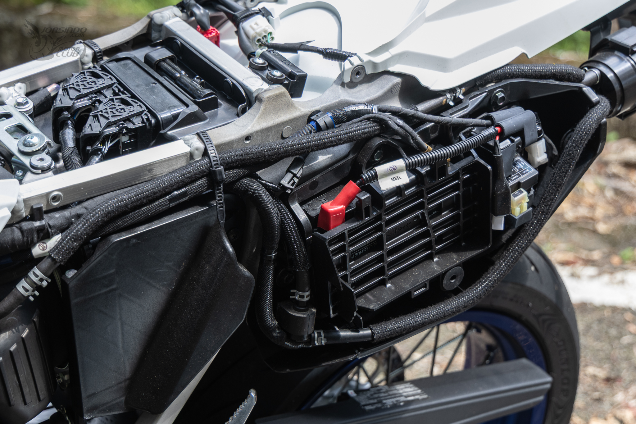 經典回歸！SUZUKI DR-Z4SM 為樂趣而生的高端黃牌滑胎車！2334|小老婆汽機車資訊網