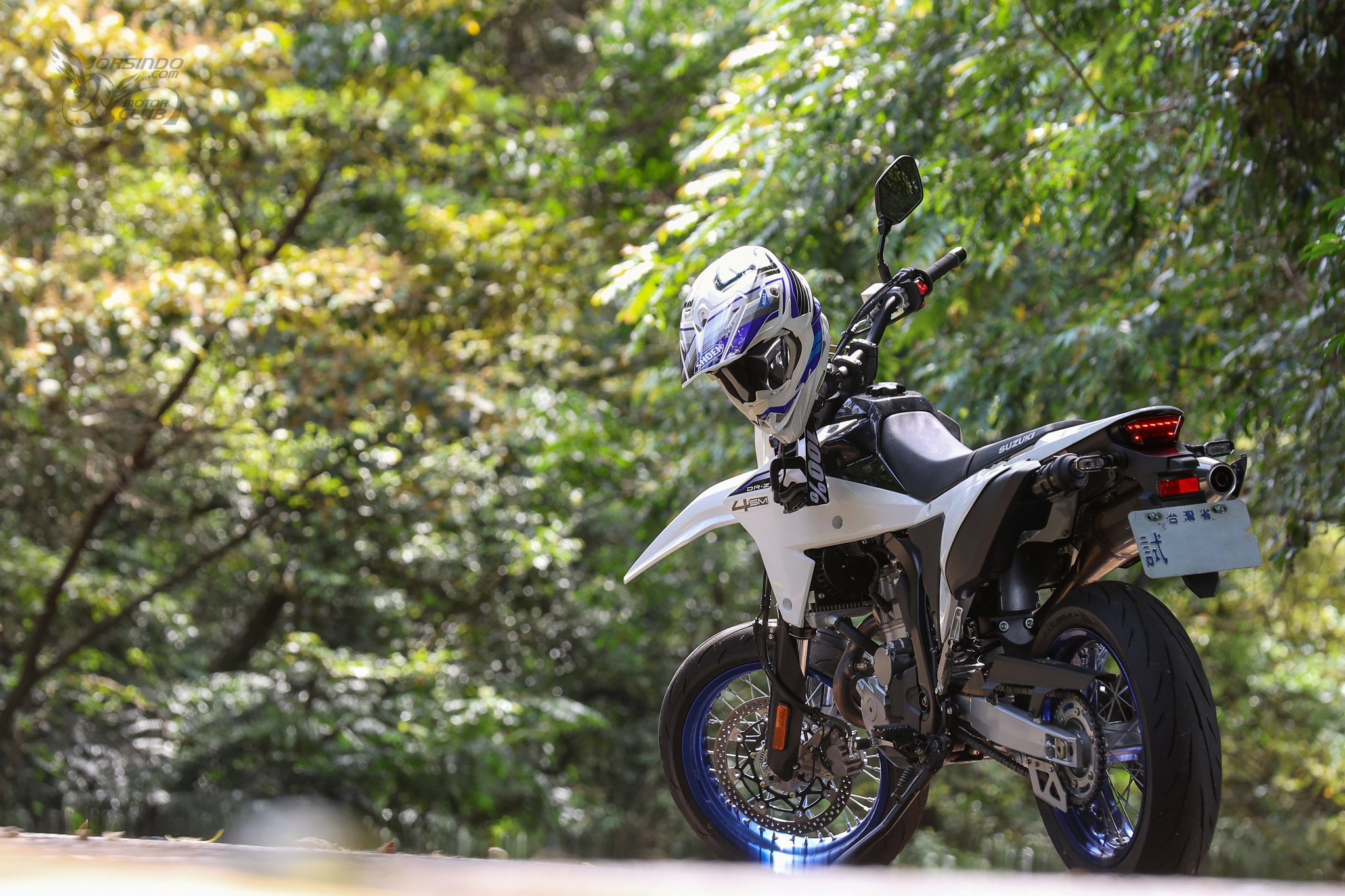 經典回歸！SUZUKI DR-Z4SM 為樂趣而生的高端黃牌滑胎車！8798|小老婆汽機車資訊網