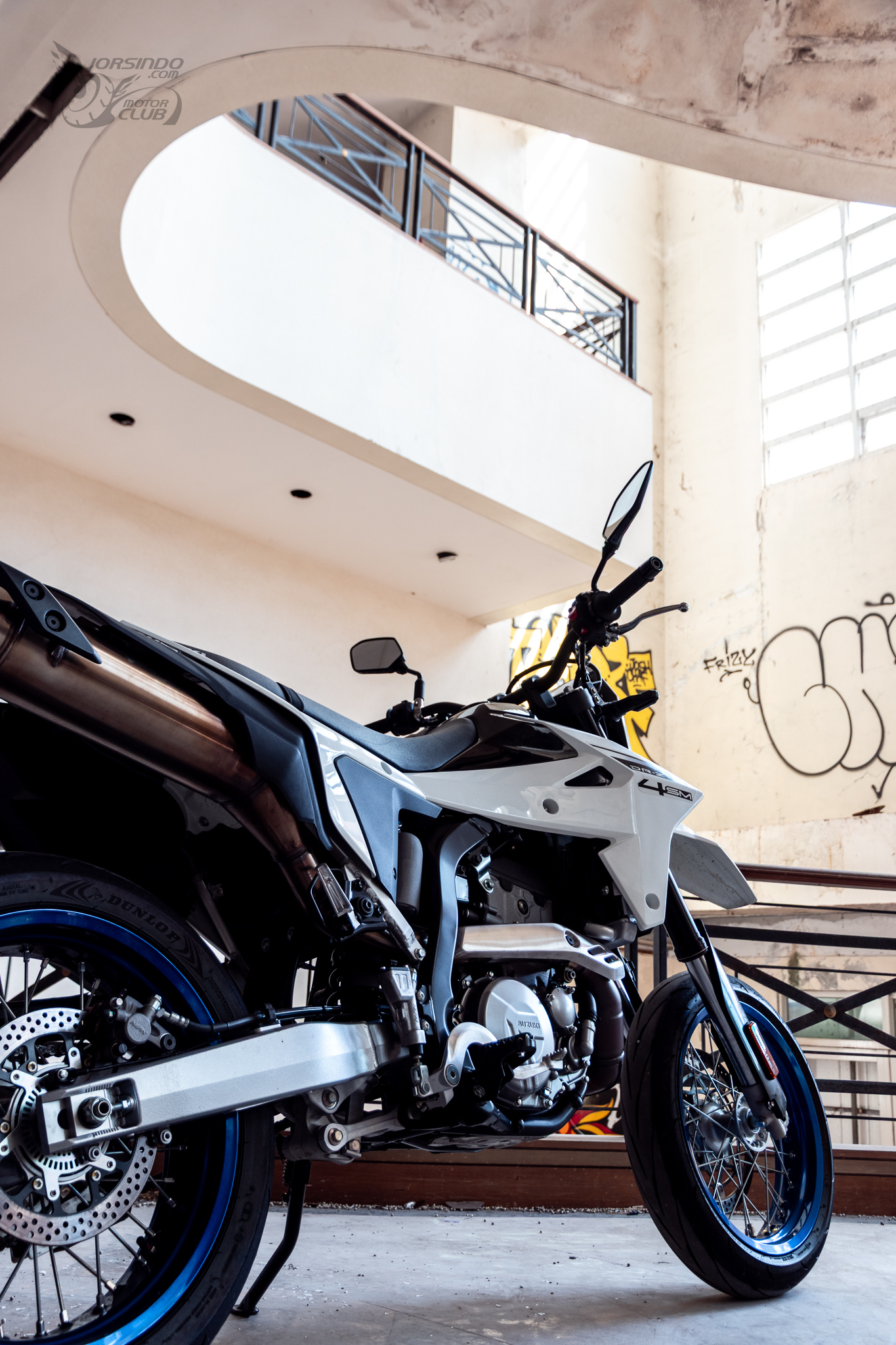 經典回歸！SUZUKI DR-Z4SM 為樂趣而生的高端黃牌滑胎車！7275|小老婆汽機車資訊網
