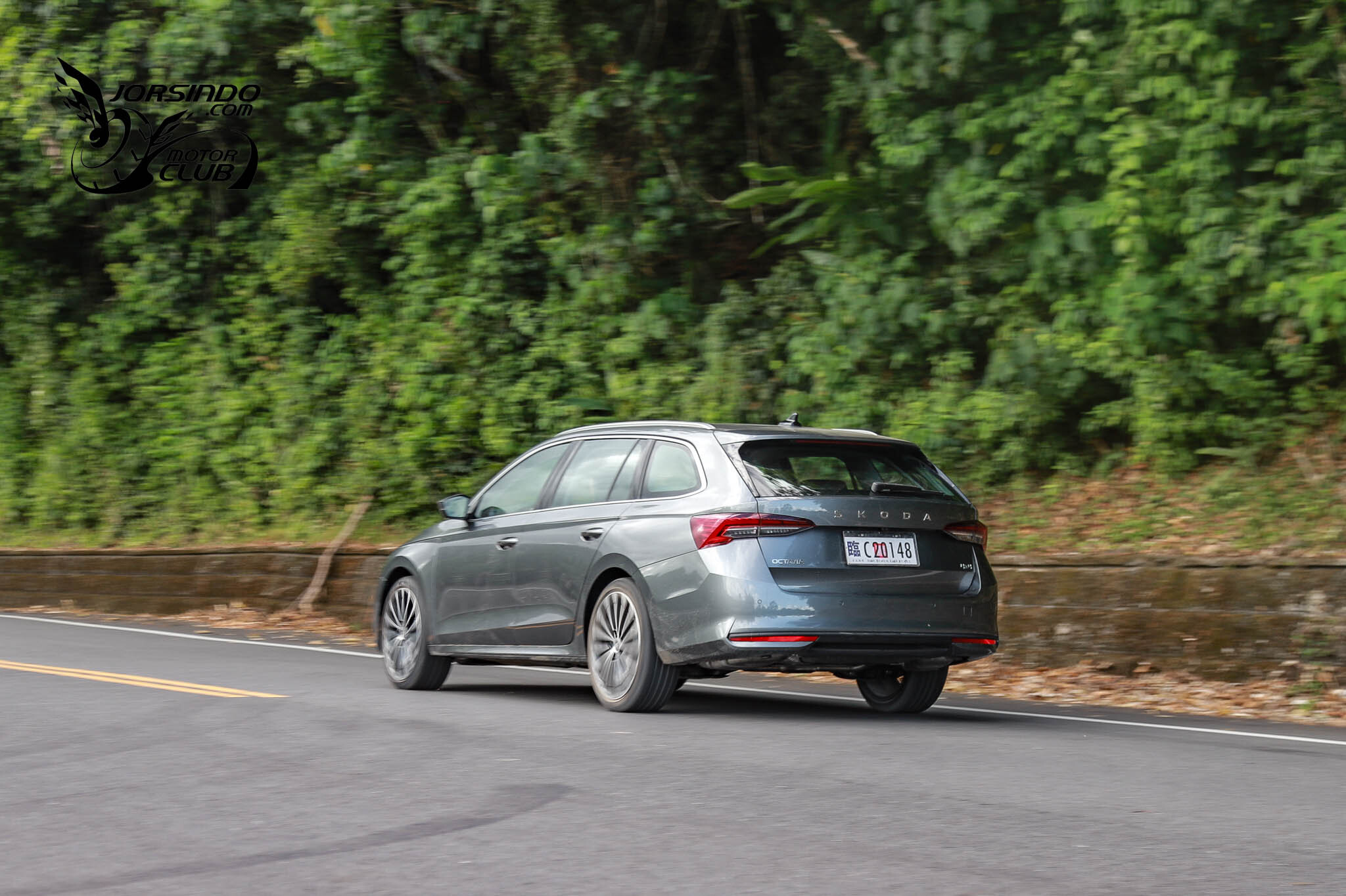 全天候操駕能手！Skoda小改款Octavia Combi 2.0 TSI 4x4試駕5329|小老婆汽機車資訊網