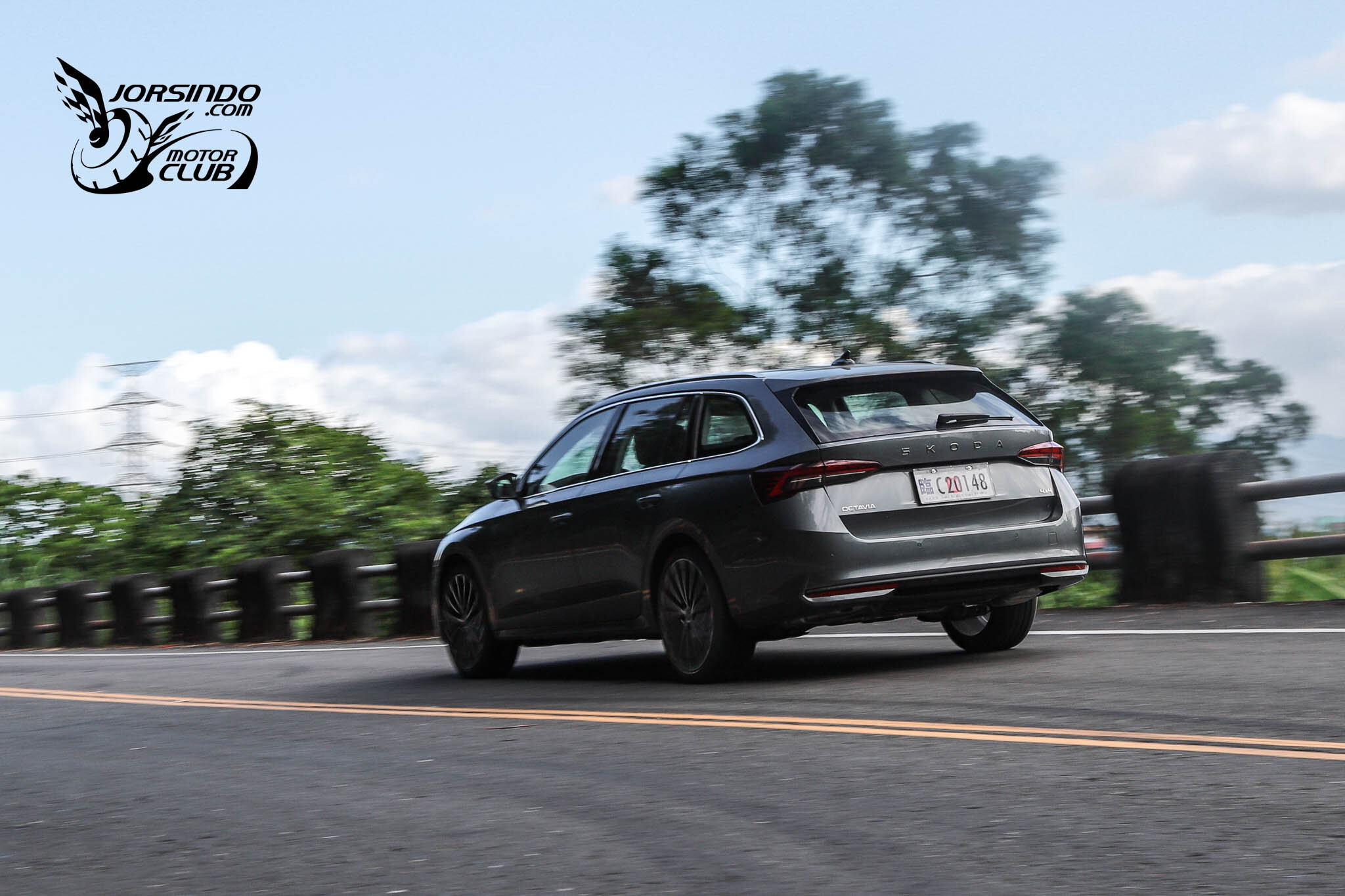 全天候操駕能手！Skoda小改款Octavia Combi 2.0 TSI 4x4試駕255|小老婆汽機車資訊網