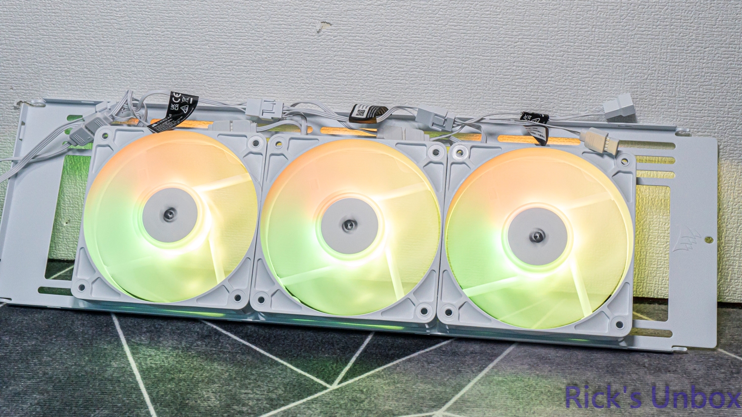 【開箱】海盜船平價短線串接風扇 | CORSAIR RS120-R ARGB PWM WHITE8224|小老婆汽機車資訊網