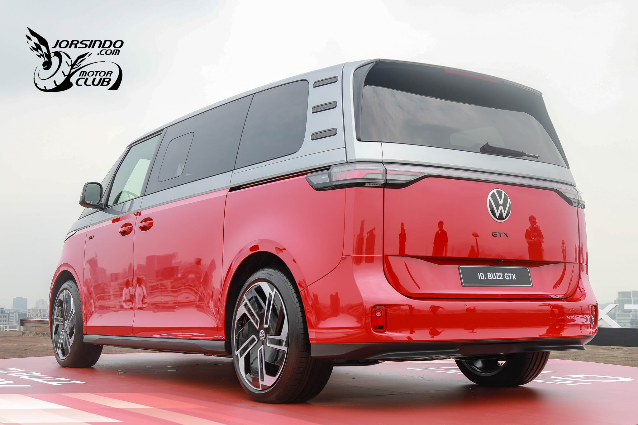 340PS熱血全家福、269.8萬起！福斯商旅ID. Buzz GTX國內上市6093|小老婆汽機車資訊網