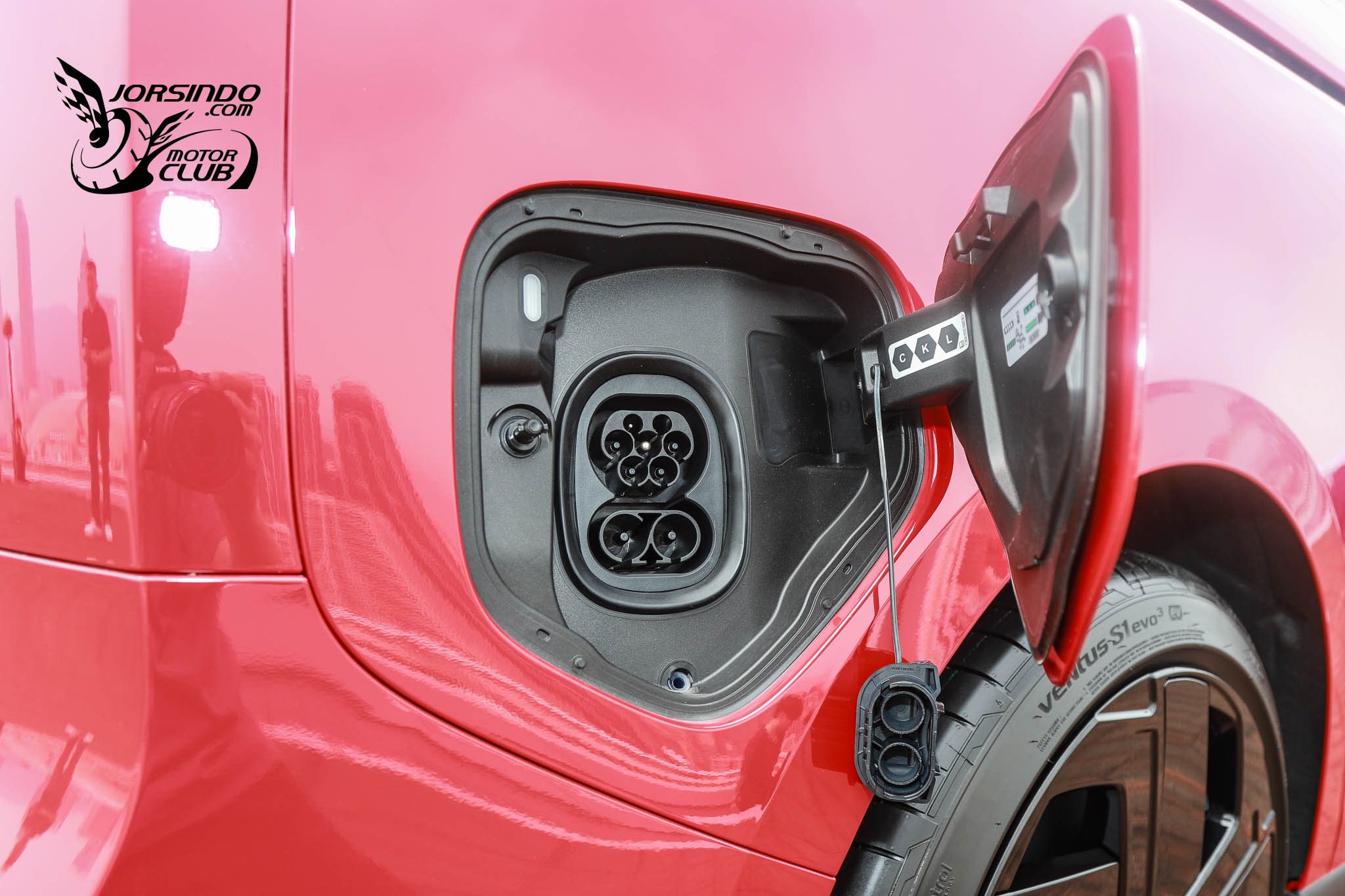 340PS熱血全家福、269.8萬起！福斯商旅ID. Buzz GTX國內上市2895|小老婆汽機車資訊網