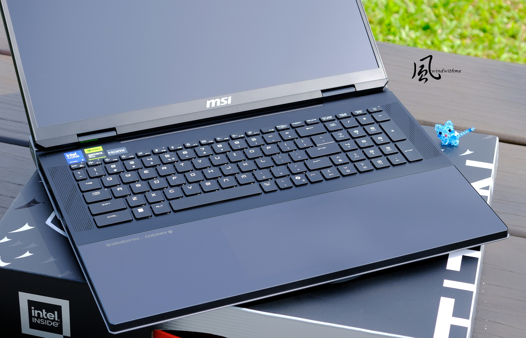 MSI旗艦級Titan 18 HX AI搭載285HX、5090、機械式鍵盤實測解析1146|小老婆汽機車資訊網