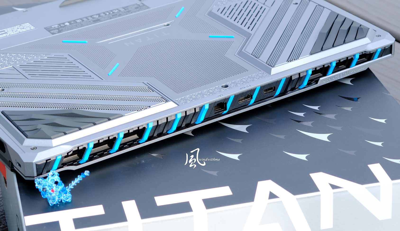 MSI旗艦級Titan 18 HX AI搭載285HX、5090、機械式鍵盤實測解析9190|小老婆汽機車資訊網