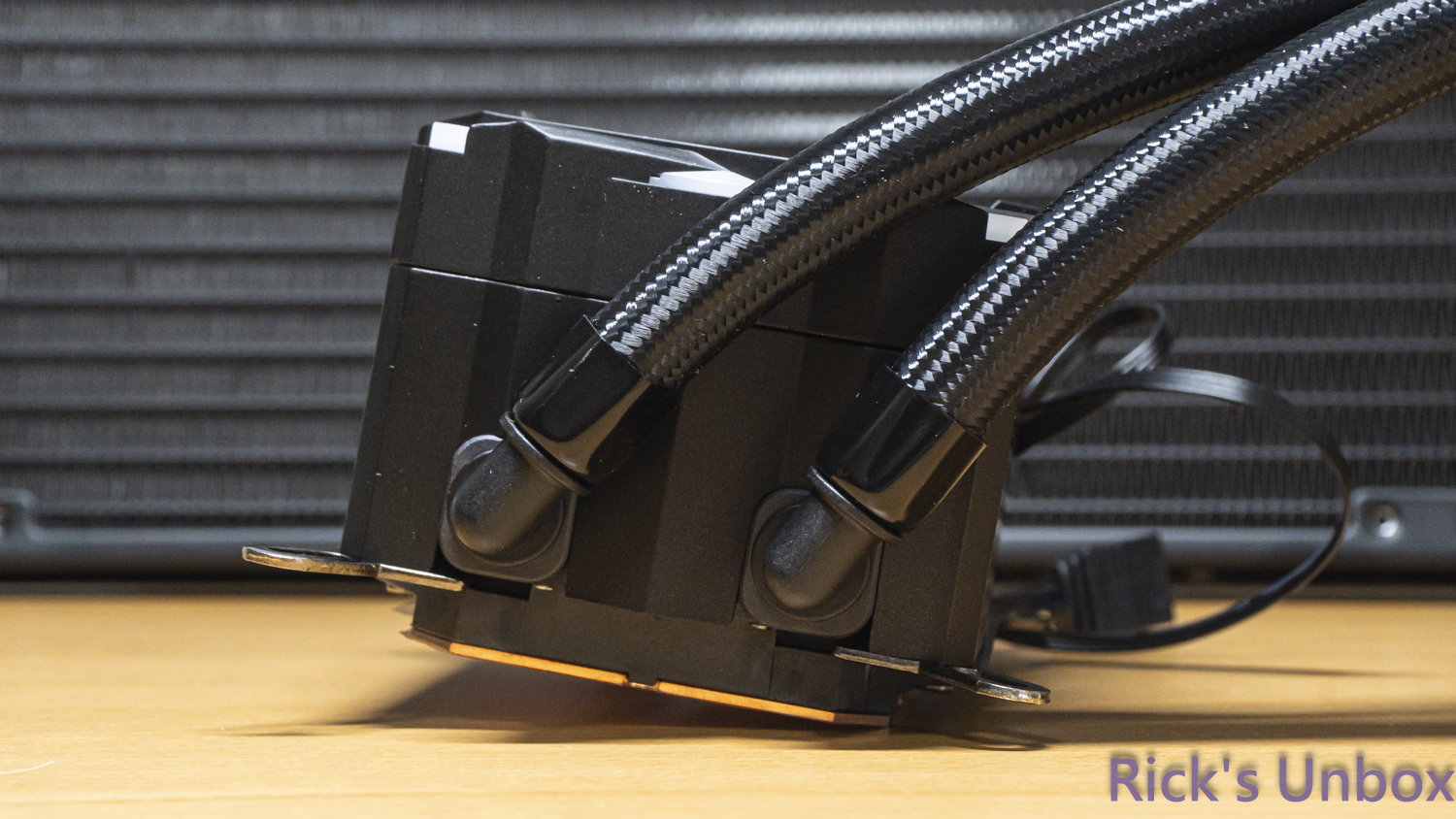 【開箱】曜越平價RGB水冷 | Thermaltake LA360 ARGB SYNC3060|小老婆汽機車資訊網