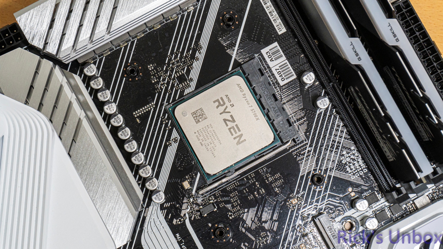 【開箱】曜越平價RGB水冷 | Thermaltake LA360 ARGB SYNC1758|小老婆汽機車資訊網