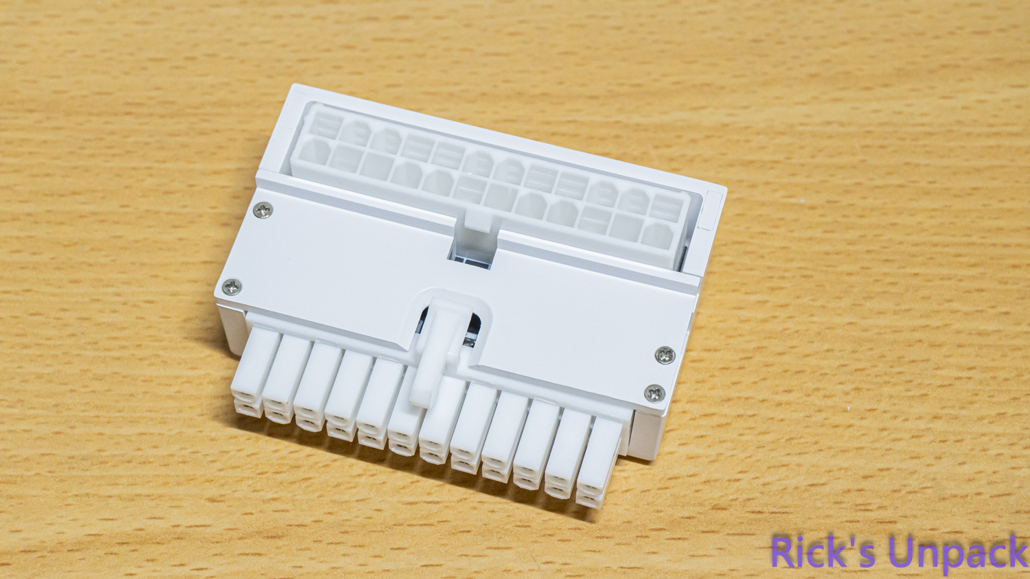【開箱】為主機增加點綴 | EZDIY-FAB 24-PIN、12V-2x6 ADAPTER6630|小老婆汽機車資訊網