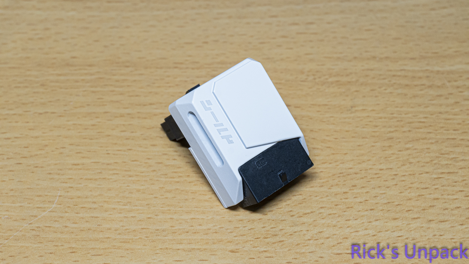 【開箱】為主機增加點綴 | EZDIY-FAB 24-PIN、12V-2x6 ADAPTER3333|小老婆汽機車資訊網
