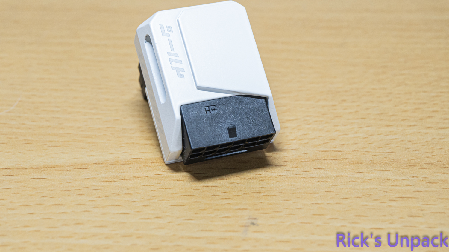 【開箱】為主機增加點綴 | EZDIY-FAB 24-PIN、12V-2x6 ADAPTER3449|小老婆汽機車資訊網