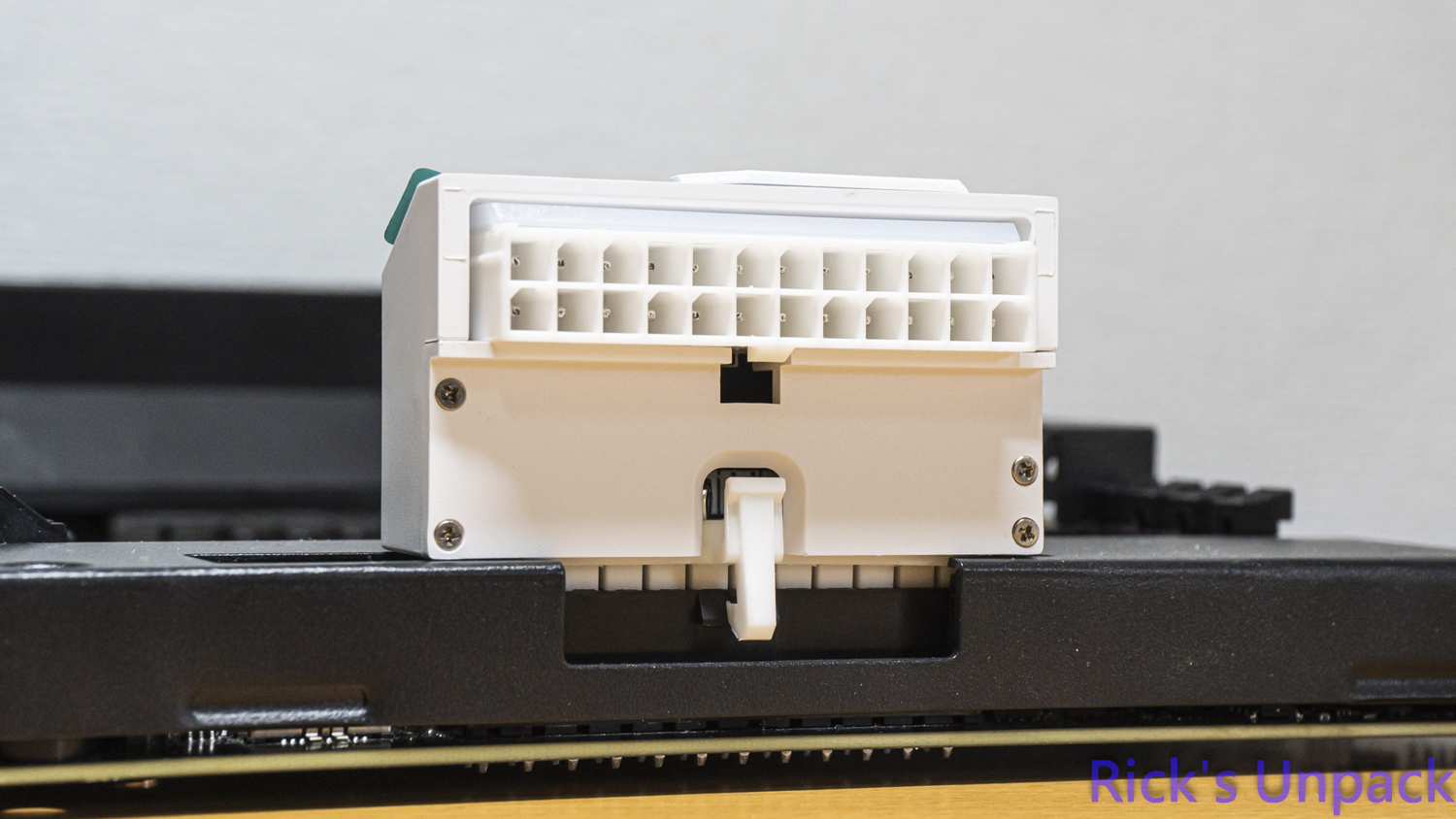 【開箱】為主機增加點綴 | EZDIY-FAB 24-PIN、12V-2x6 ADAPTER8005|小老婆汽機車資訊網