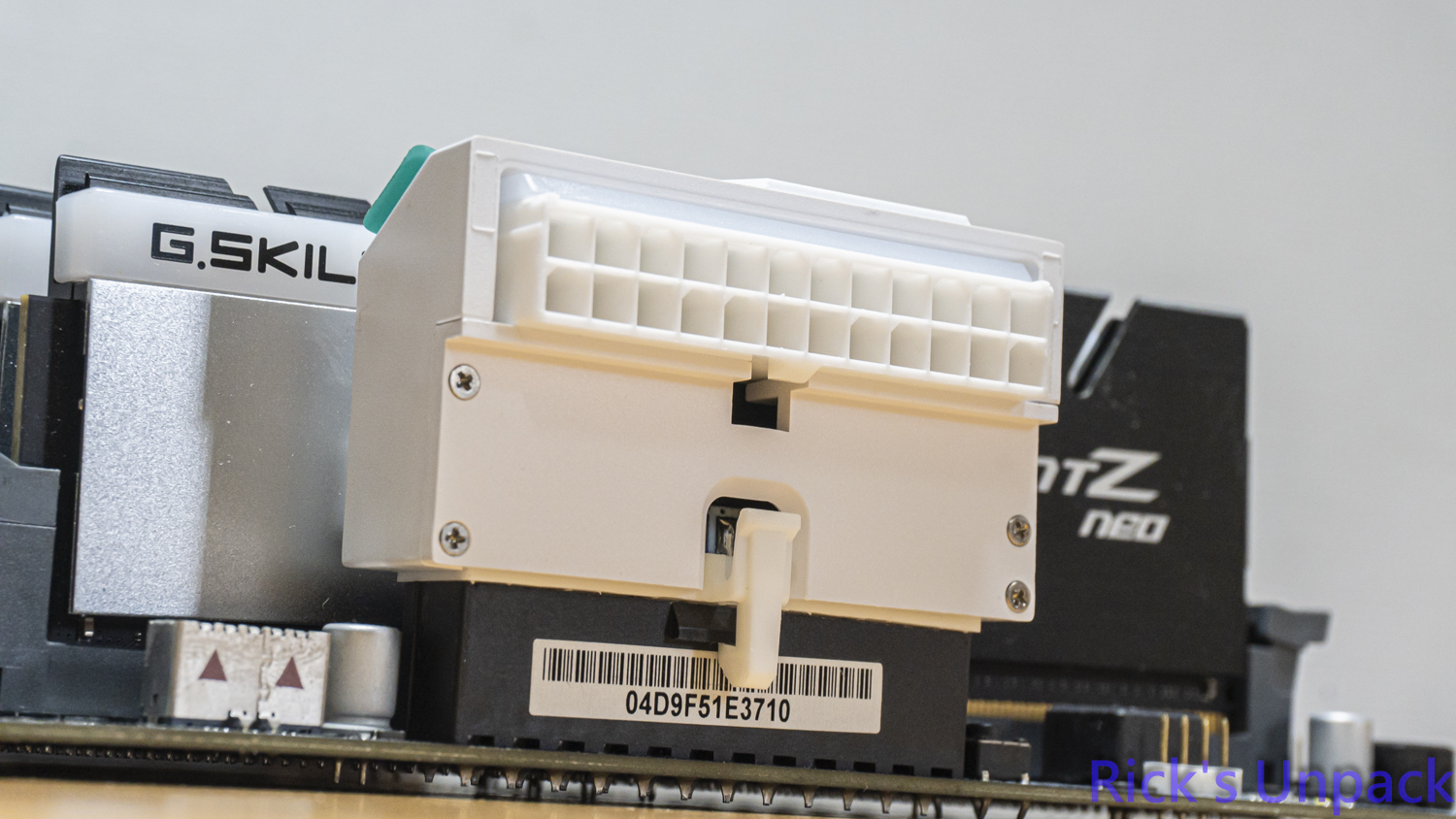 【開箱】為主機增加點綴 | EZDIY-FAB 24-PIN、12V-2x6 ADAPTER5658|小老婆汽機車資訊網