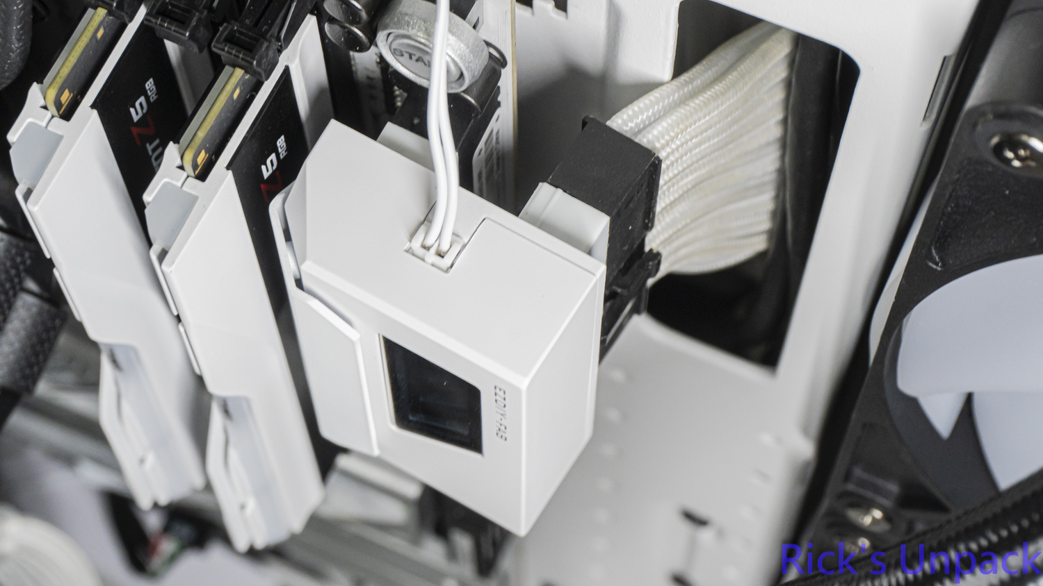 【開箱】為主機增加點綴 | EZDIY-FAB 24-PIN、12V-2x6 ADAPTER8720|小老婆汽機車資訊網
