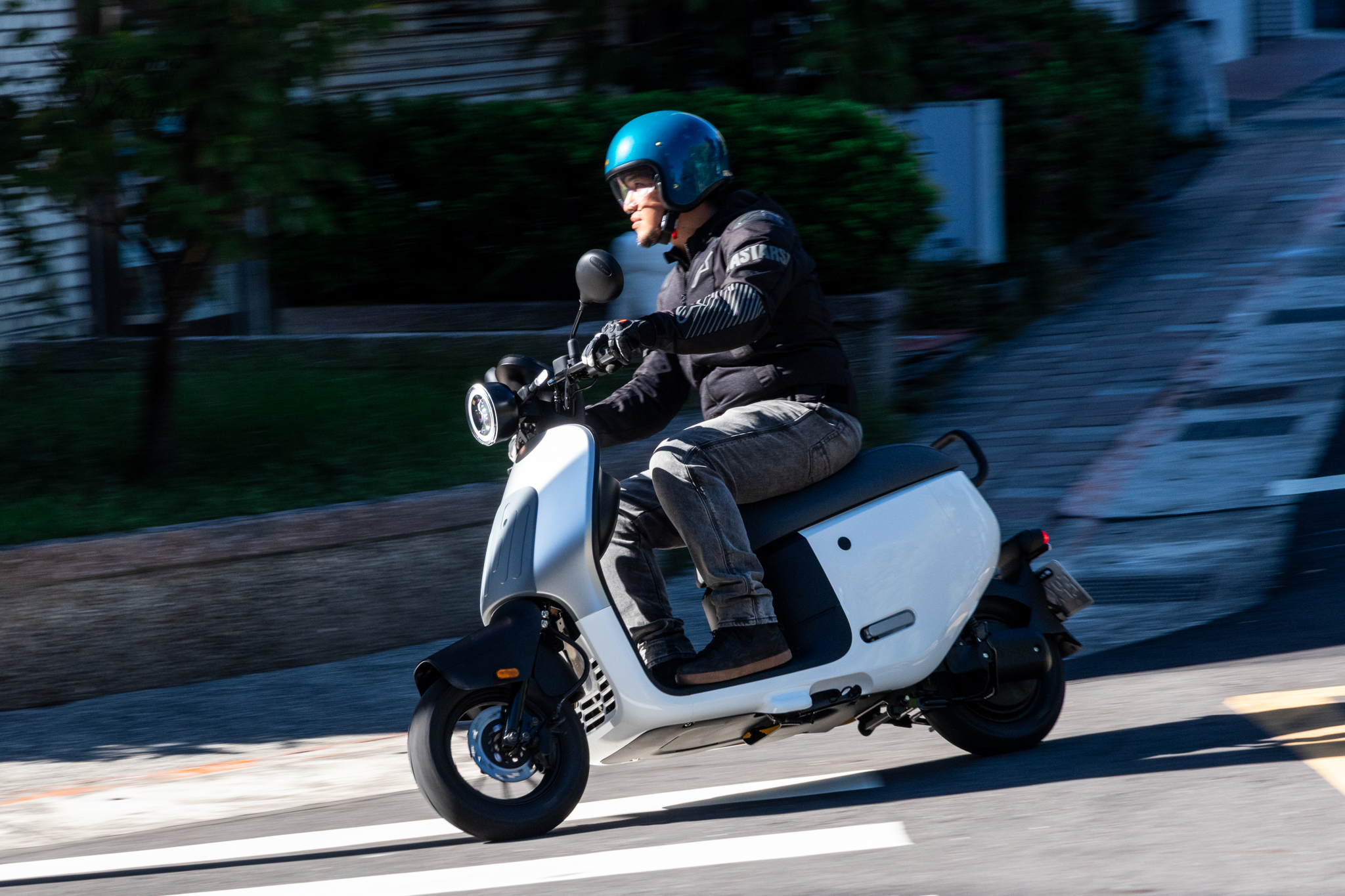 打破你對國民車的想像！Gogoro EZZY 500 試乘體驗9527|電動車,ezzy,ezzy500,gogoro,pbgn小老婆汽機車資訊網