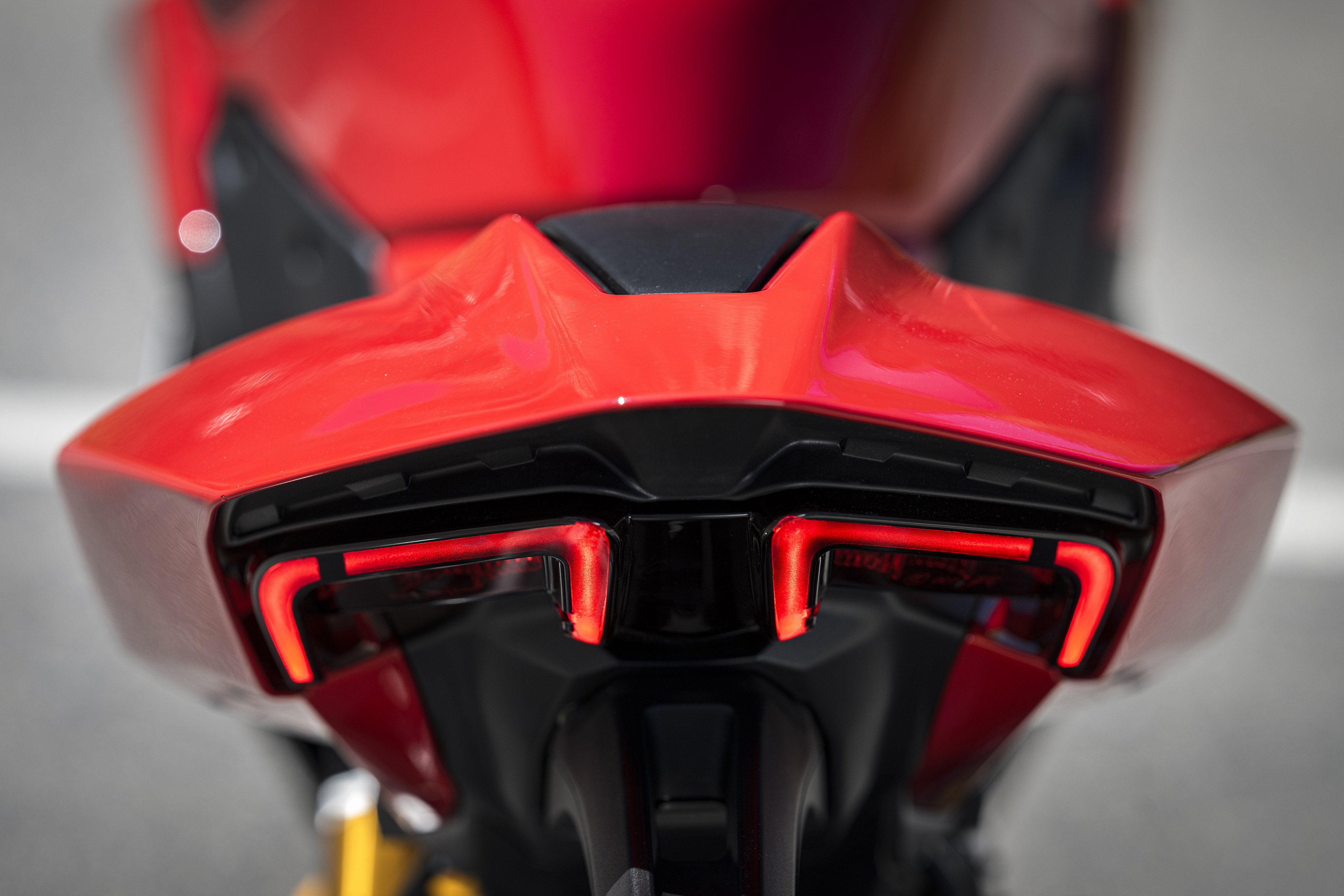 DUCATI STREETFIGHTER V2 S 街頭壞小子叛逆登台！815|小老婆汽機車資訊網