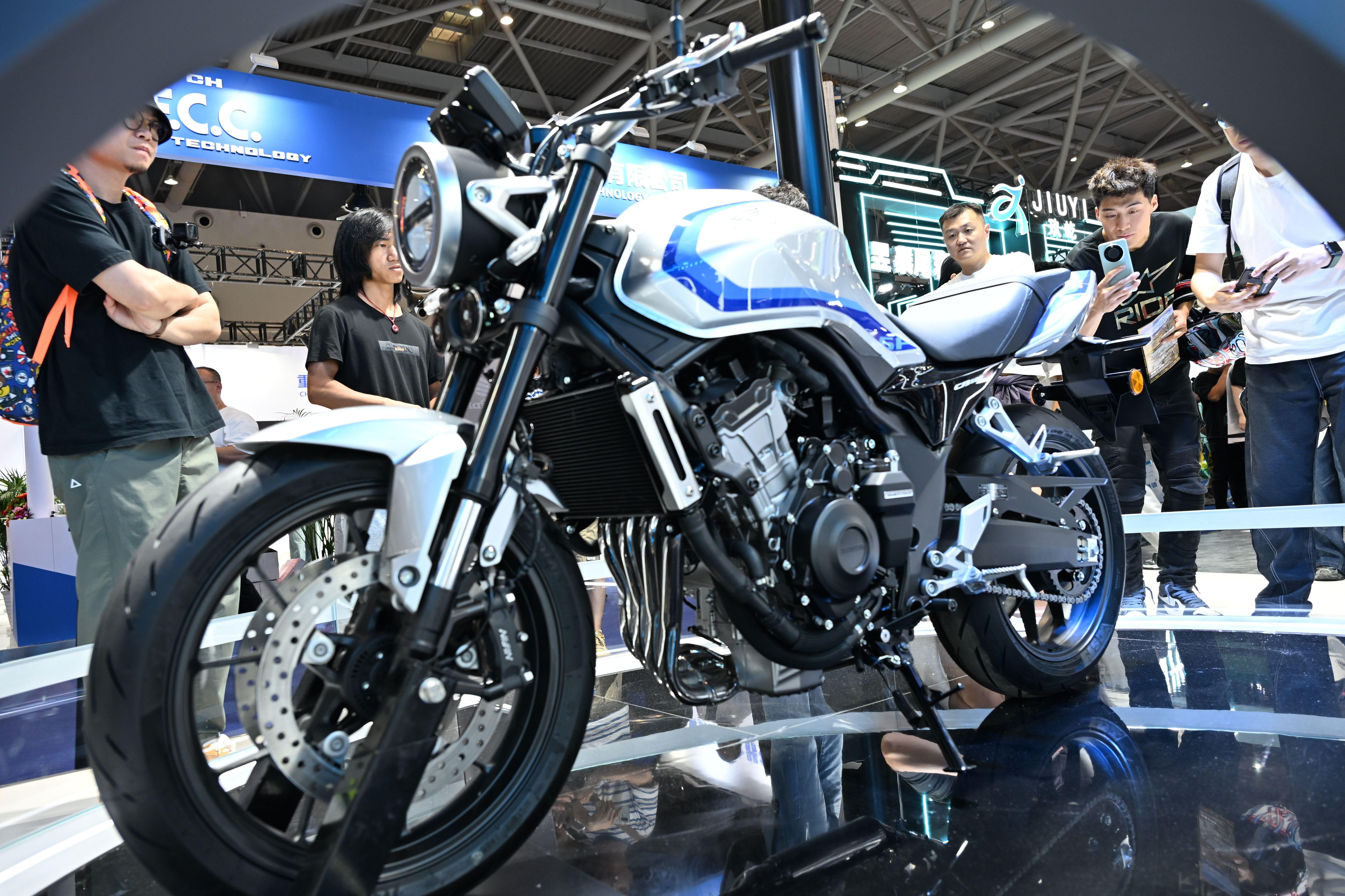 [大陆车讯]摩博会现场｜经典与成本间的权衡，CB500SF 一切...498|小老婆汽機車資訊網