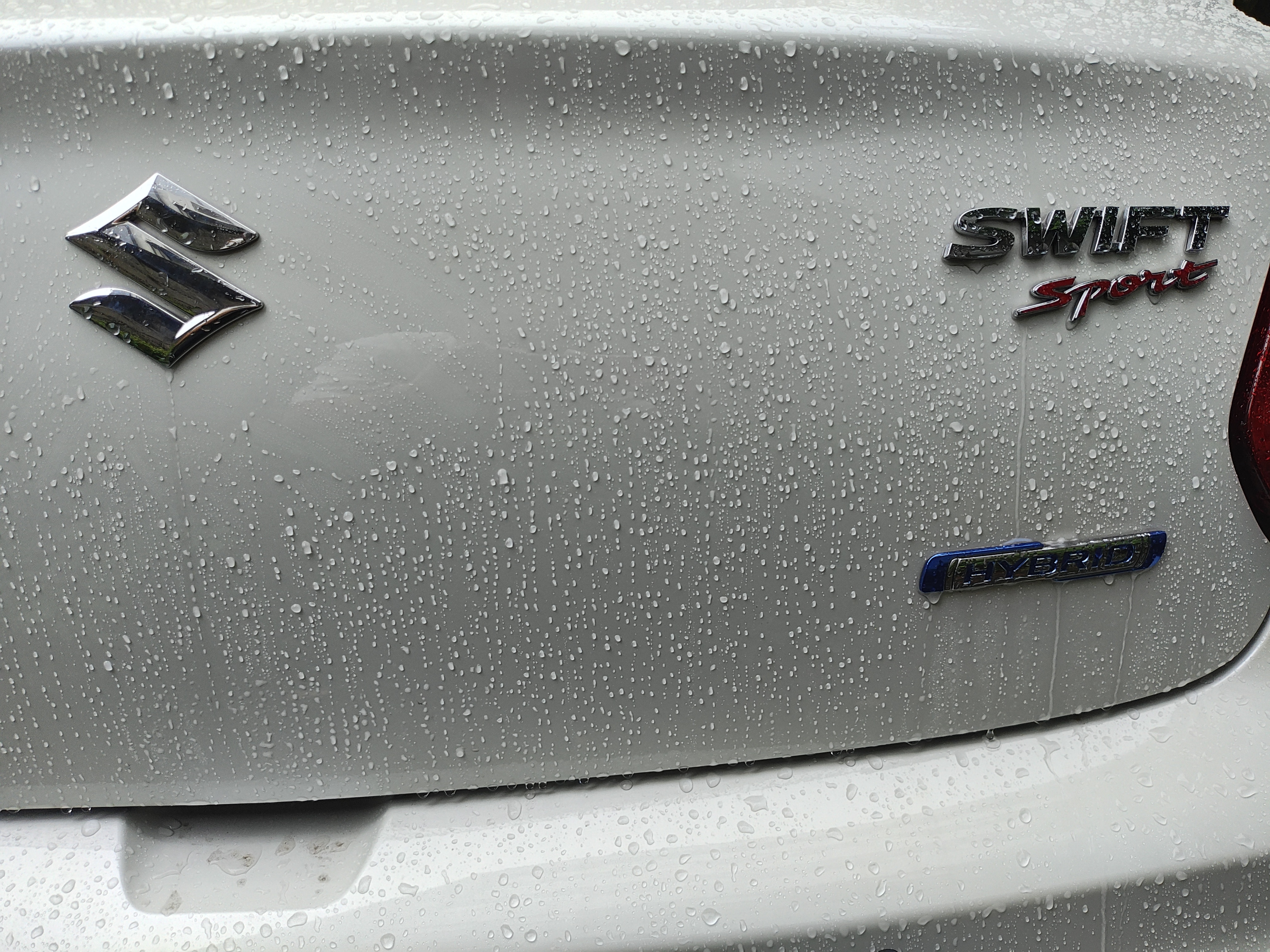 SUZUKI 又換新標誌？睽違 22 年平面化 CI 登場978|小老婆汽機車資訊網