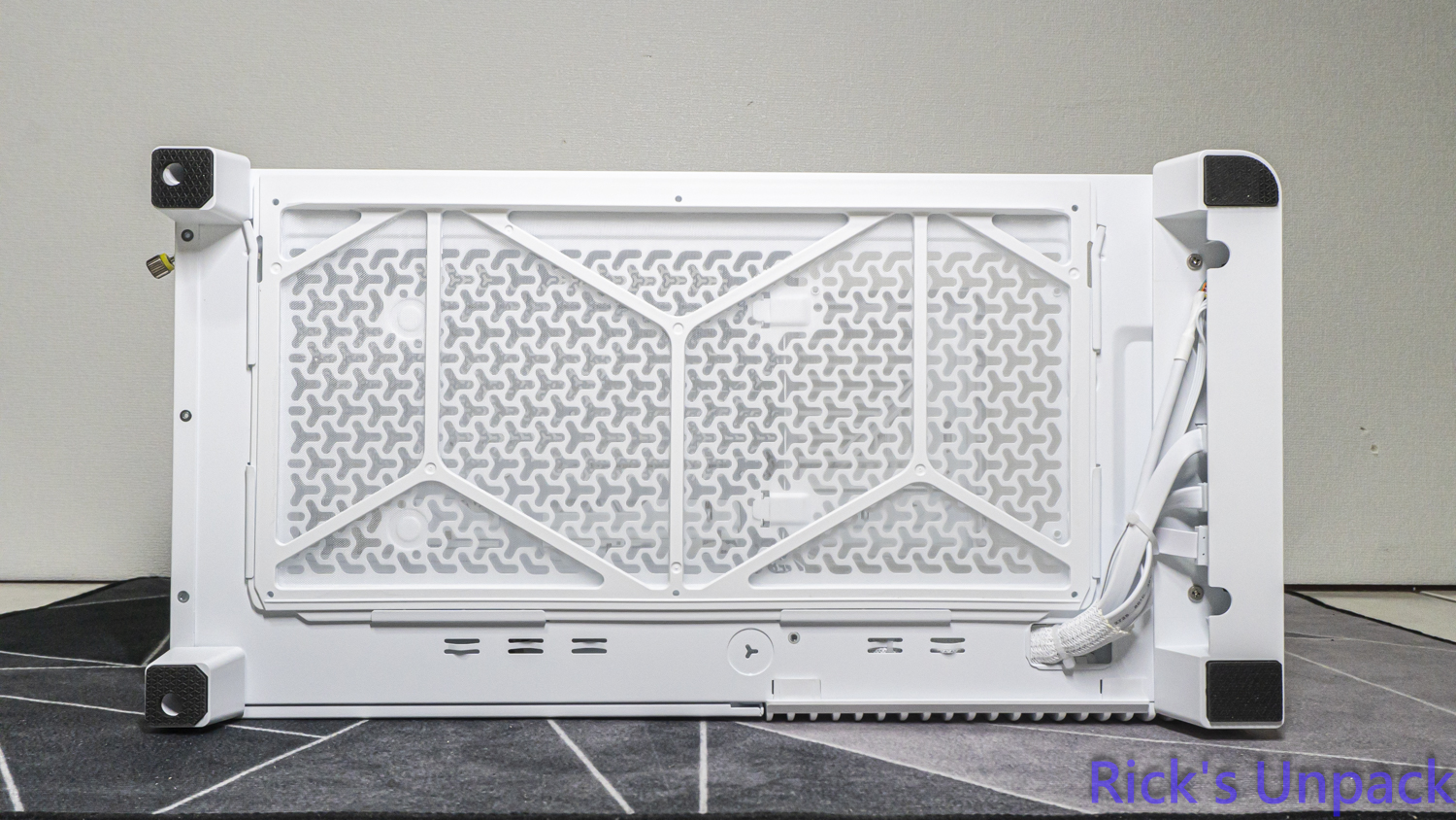 【開箱】賊船全景曲面 | CORSAIR FRAME 4500X LX-R RGB WHITE4245|小老婆汽機車資訊網