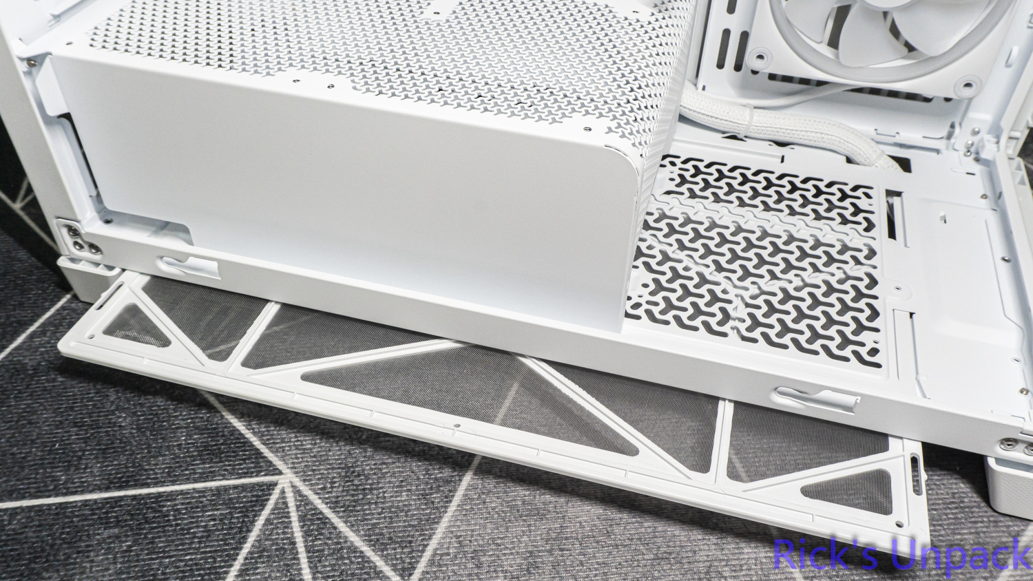 【開箱】賊船全景曲面 | CORSAIR FRAME 4500X LX-R RGB WHITE8866|小老婆汽機車資訊網