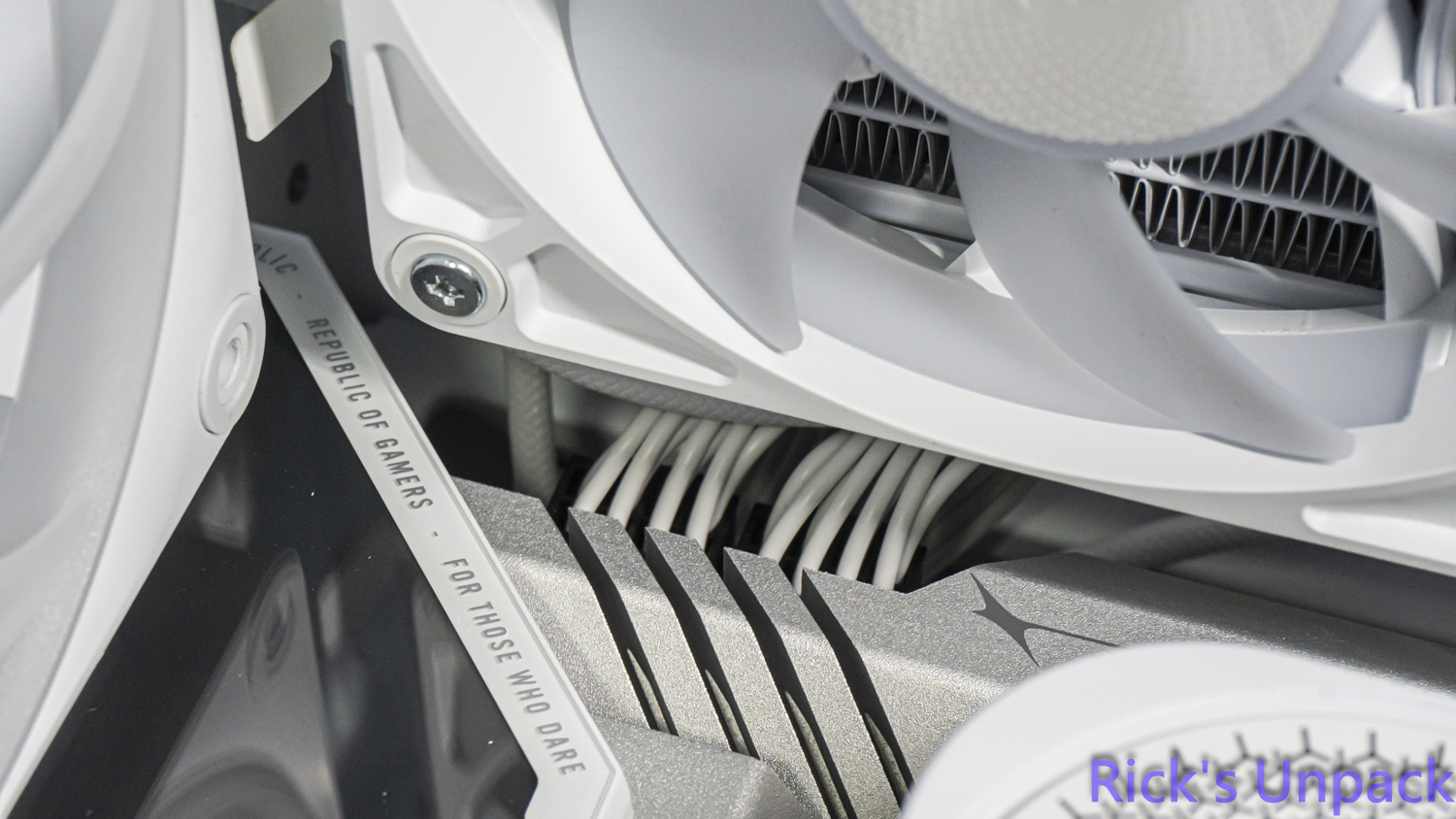 【開箱】賊船全景曲面 | CORSAIR FRAME 4500X LX-R RGB WHITE5509|小老婆汽機車資訊網