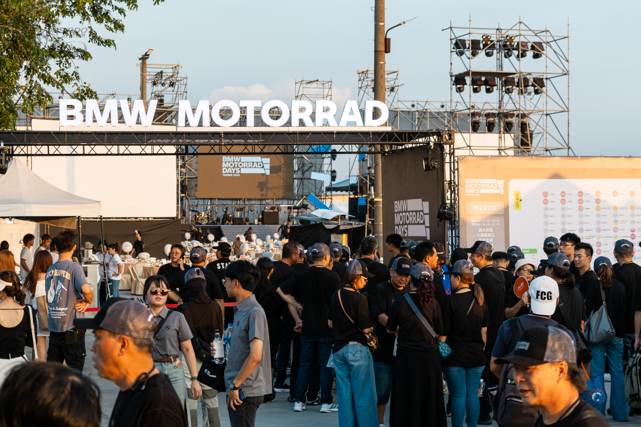 2025 BMW Motorrad 大會師高雄登場！超過1700車友齊聚高雄港9000|bmw小老婆汽機車資訊網