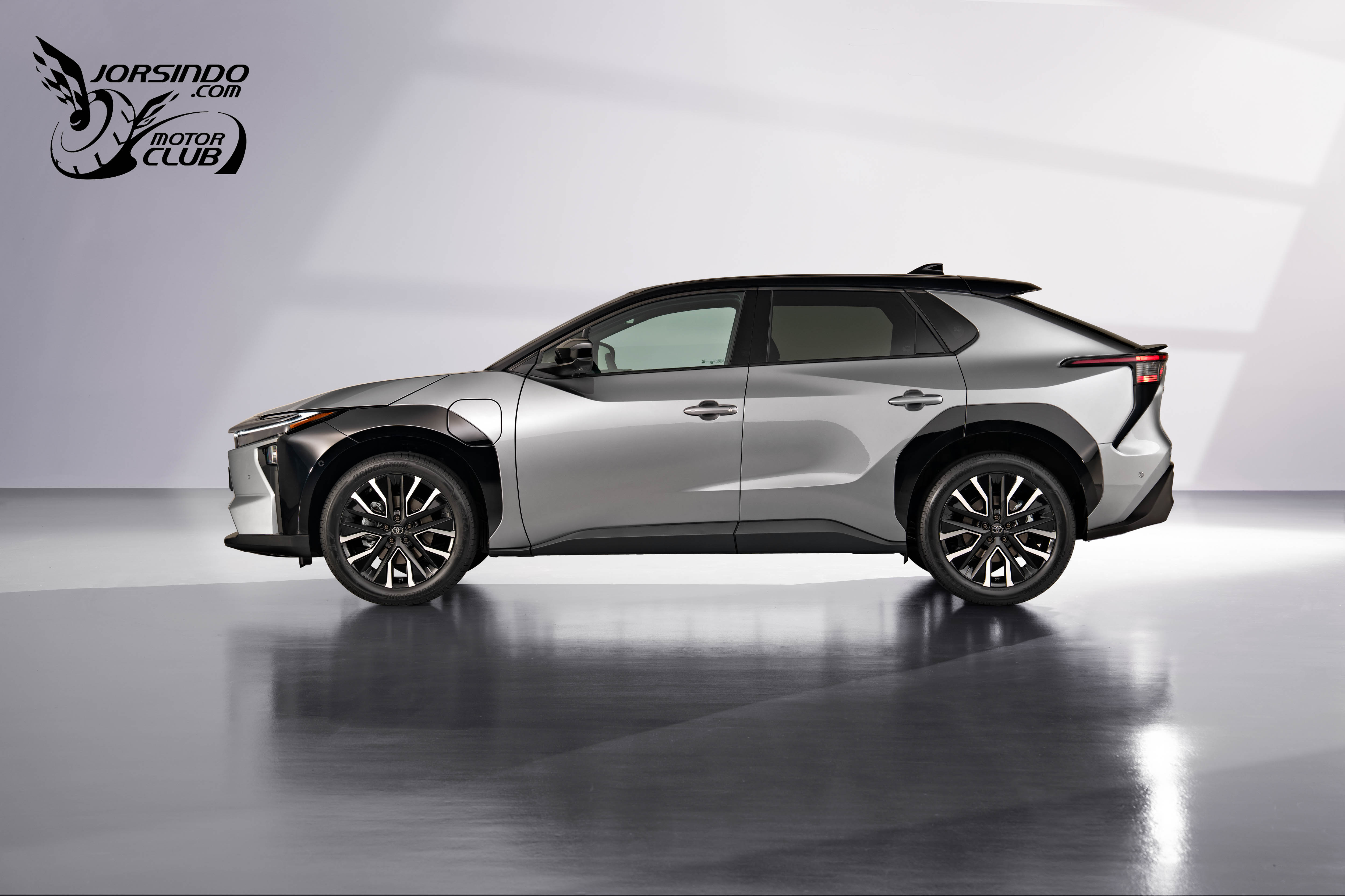 動力、續航力提升！Toyota小改款bZ4X 136萬國內預售開跑7459|小老婆汽機車資訊網