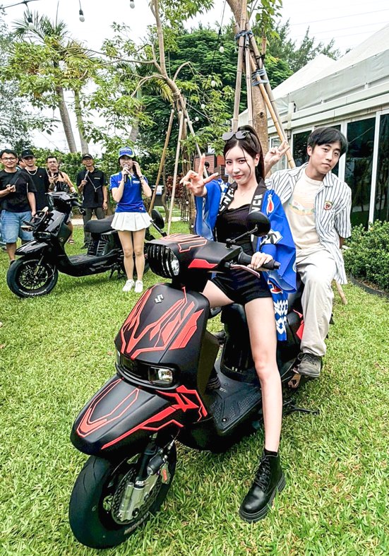 SUZUKI SUI 鈦灰新色搶先登場！質感小鴨新選擇7291|小老婆汽機車資訊網