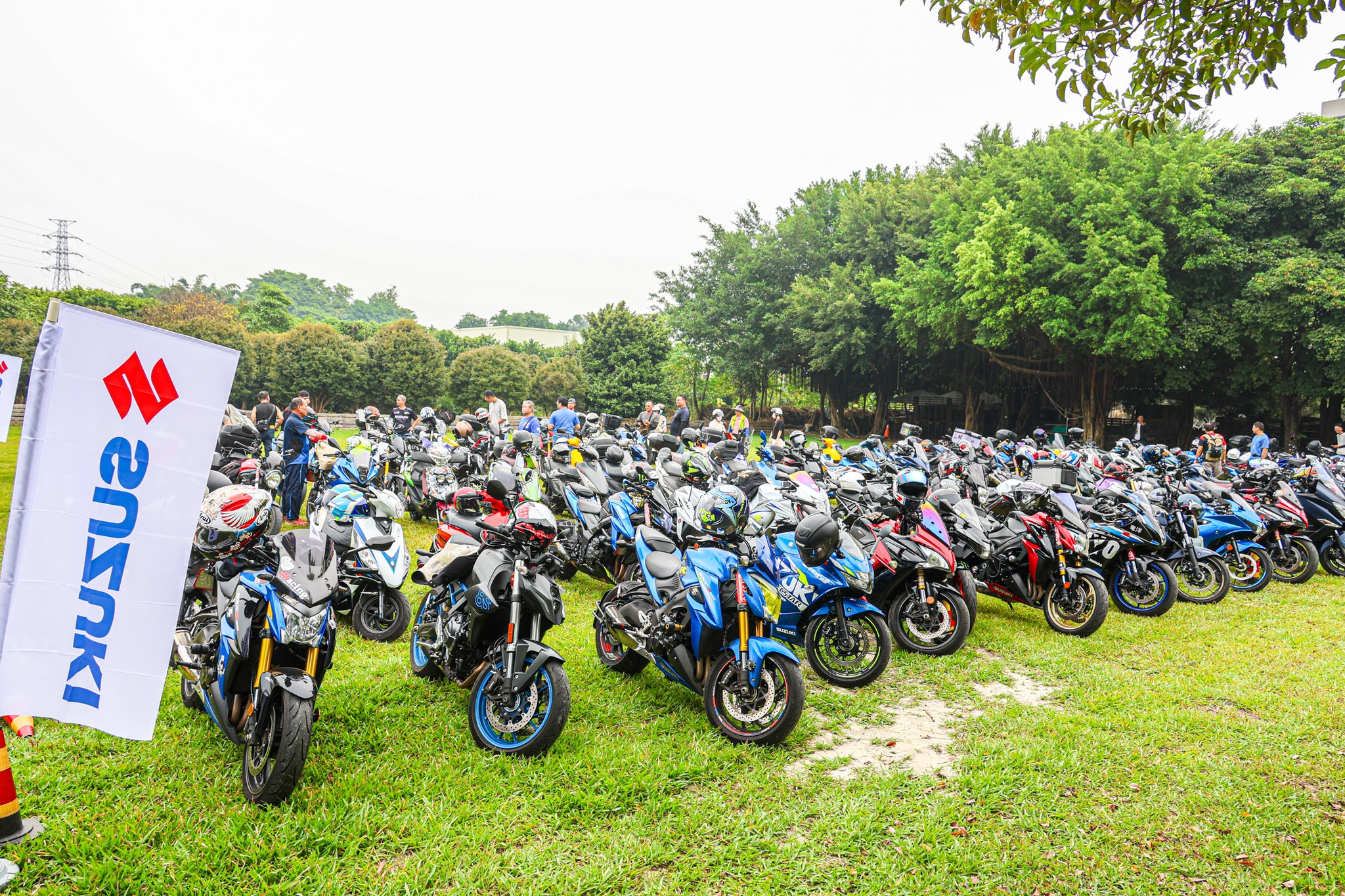 SUZUKI SUI 鈦灰新色搶先登場！質感小鴨新選擇7543|小老婆汽機車資訊網
