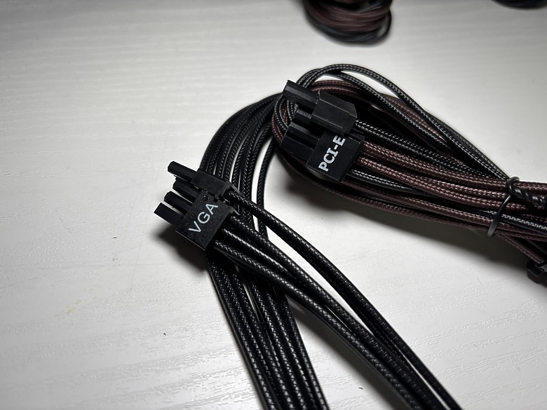 「電力恆久遠，穩定永流傳」全漢 FSP MEGA Ti 1650W 電力怪獸2547|小老婆汽機車資訊網