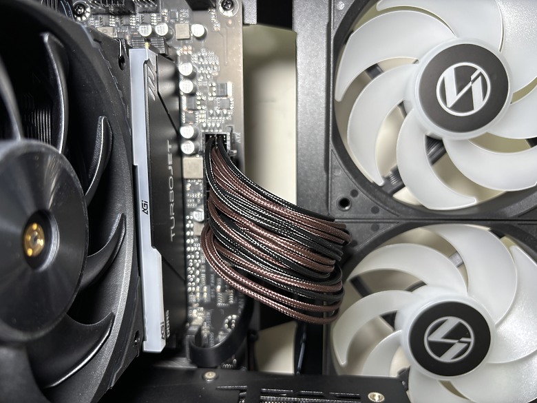 「電力恆久遠，穩定永流傳」全漢 FSP MEGA Ti 1650W 電力怪獸397|小老婆汽機車資訊網