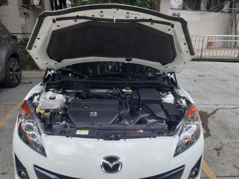 二代微笑Mazda 3 DIY安裝引擎蓋氣壓撐桿自己動手升級超方便！2591|小老婆汽機車資訊網