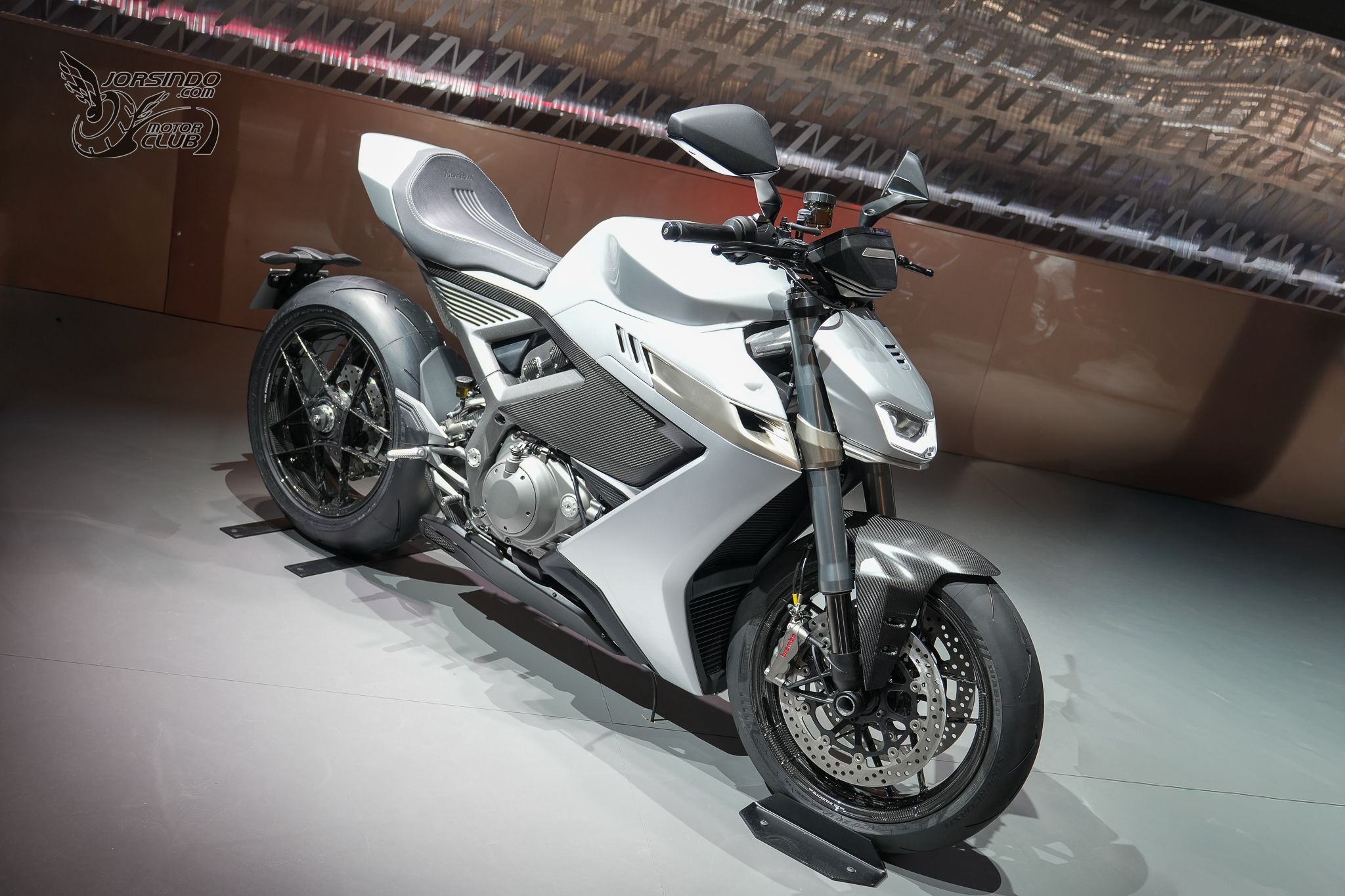 [2025米蘭車展]未來感滿點！Norton Manx 科技大軍壓境6034|小老婆汽機車資訊網