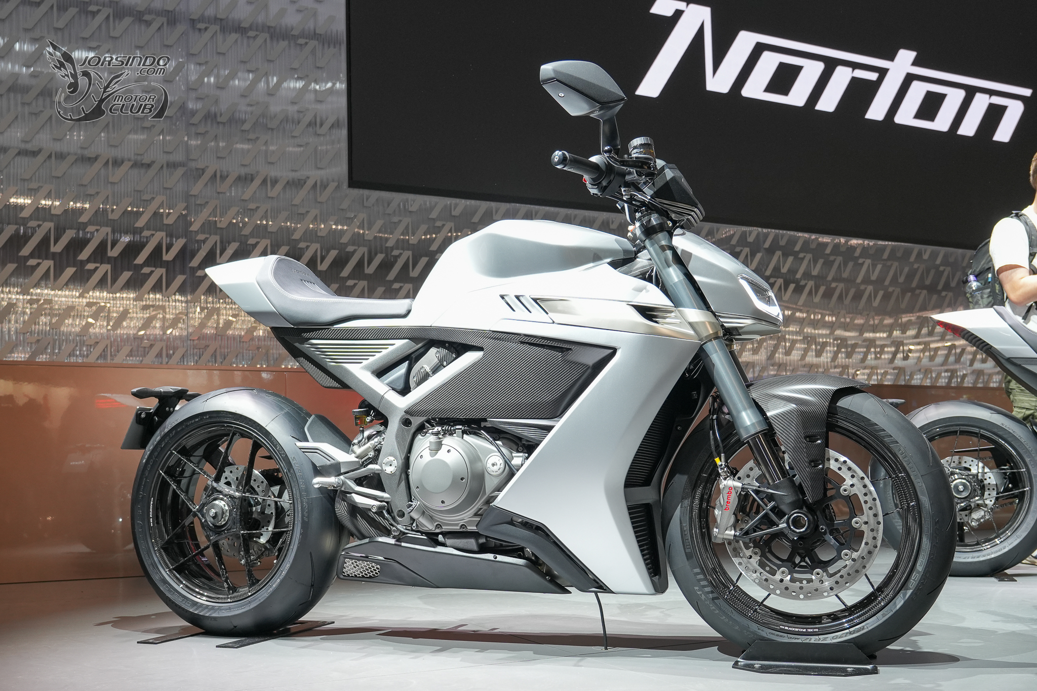 [2025米蘭車展]未來感滿點！Norton Manx 科技大軍壓境6659|小老婆汽機車資訊網