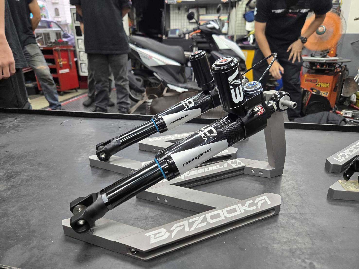 【開箱】 RacingBros 2025 Bazooka 5.0 全新進化完全體6500|小老婆汽機車資訊網