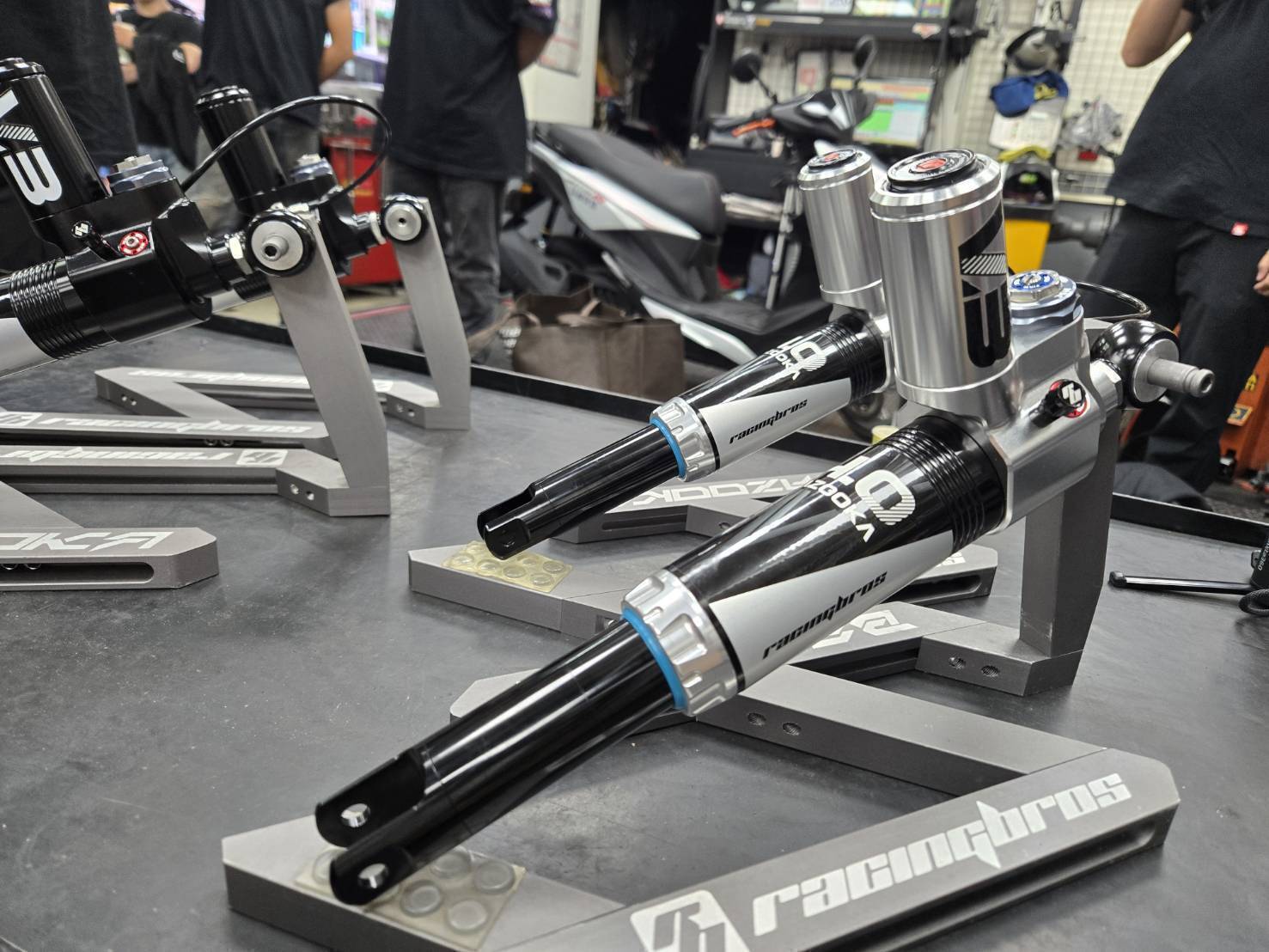 【開箱】 RacingBros 2025 Bazooka 5.0 全新進化完全體1138|小老婆汽機車資訊網