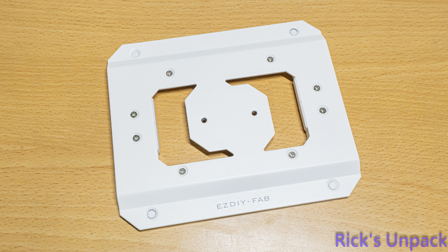 【開箱】顯卡改裝終極配件 | EZDIY-FAB盾系列ARGB顯卡直立支架8633|小老婆汽機車資訊網