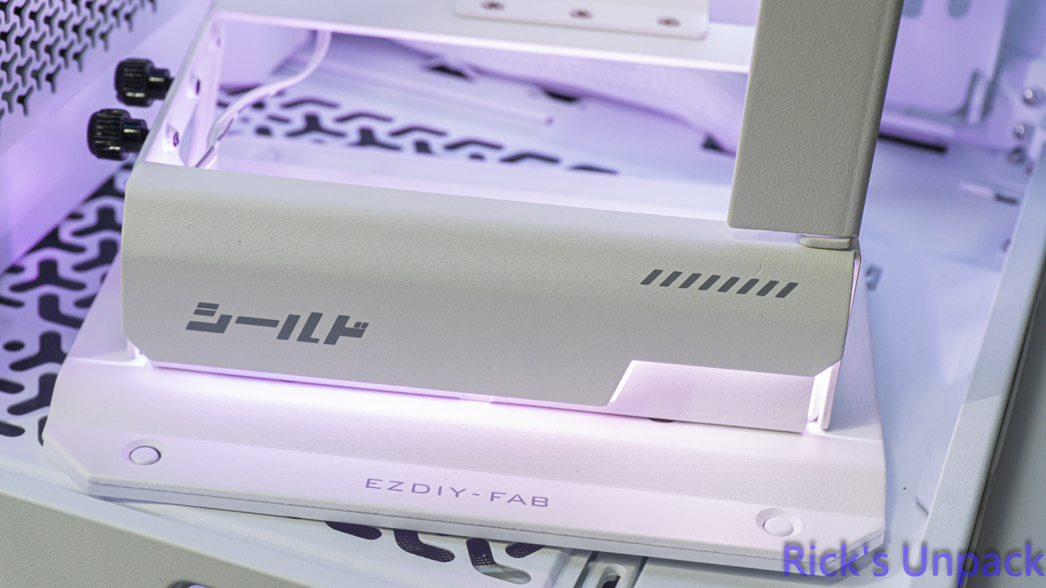 【開箱】顯卡改裝終極配件 | EZDIY-FAB盾系列ARGB顯卡直立支架7161|小老婆汽機車資訊網